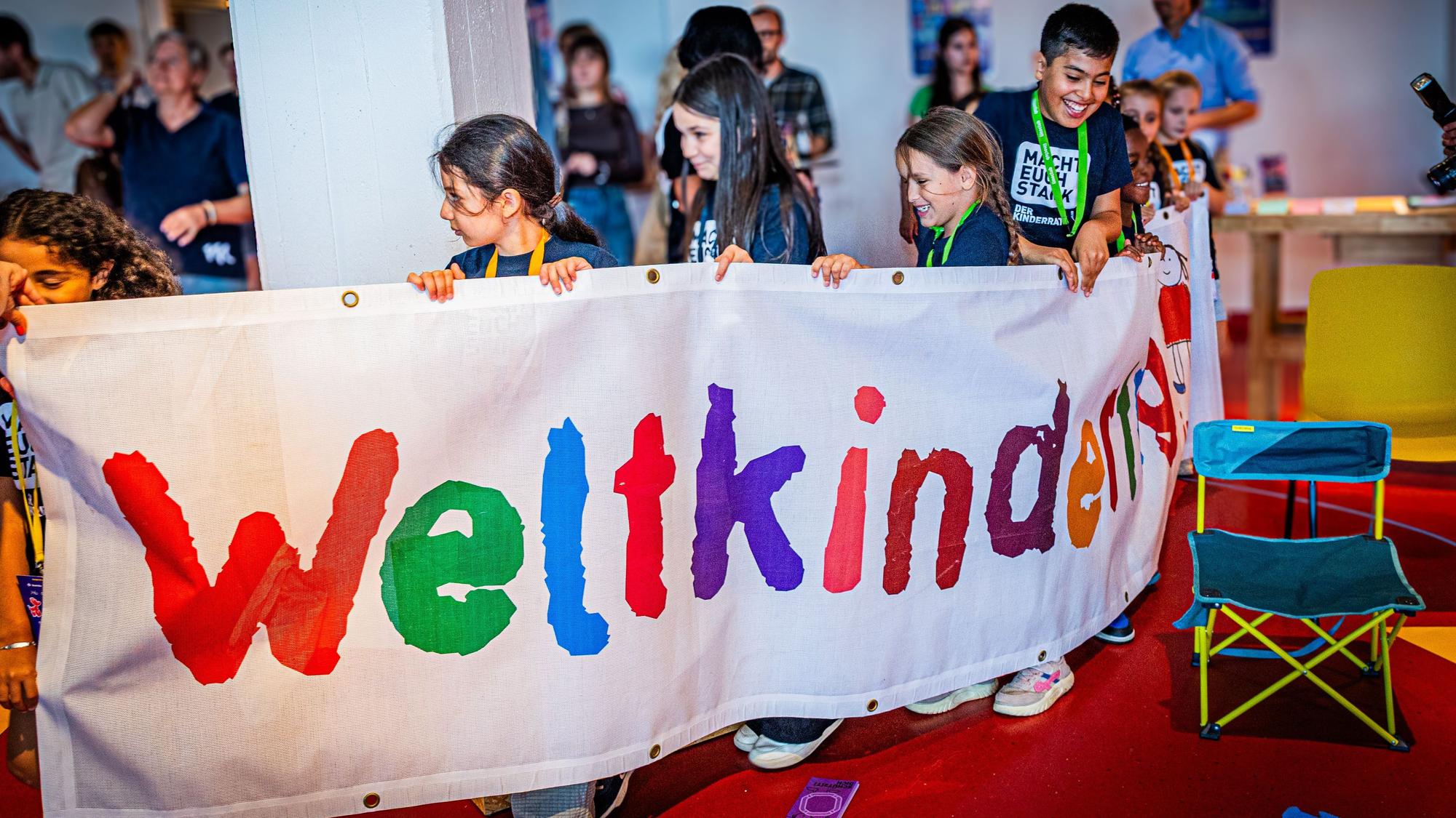 Viele Pänz waren bei der Programmvorstellung des Kinderfestes dabei, die im Olympiamuseum stattfand.