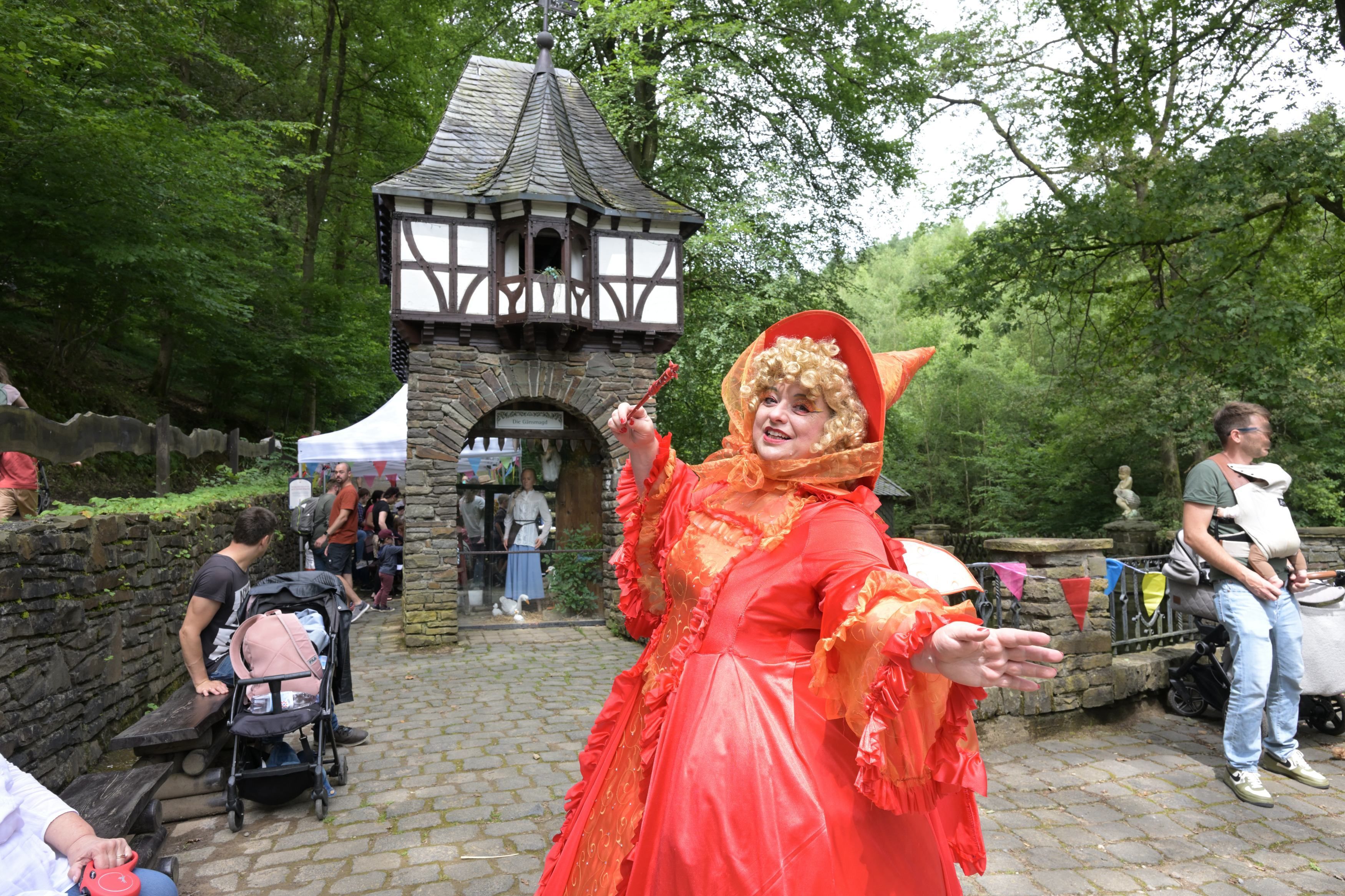 Zauberin beim Märchenwaldfest in Altenberg. (Archivbild)