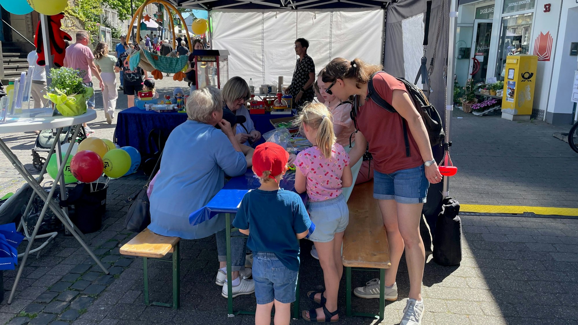 Stand des Kinderschutzbundes Burscheid beim städtischen Umweltfest