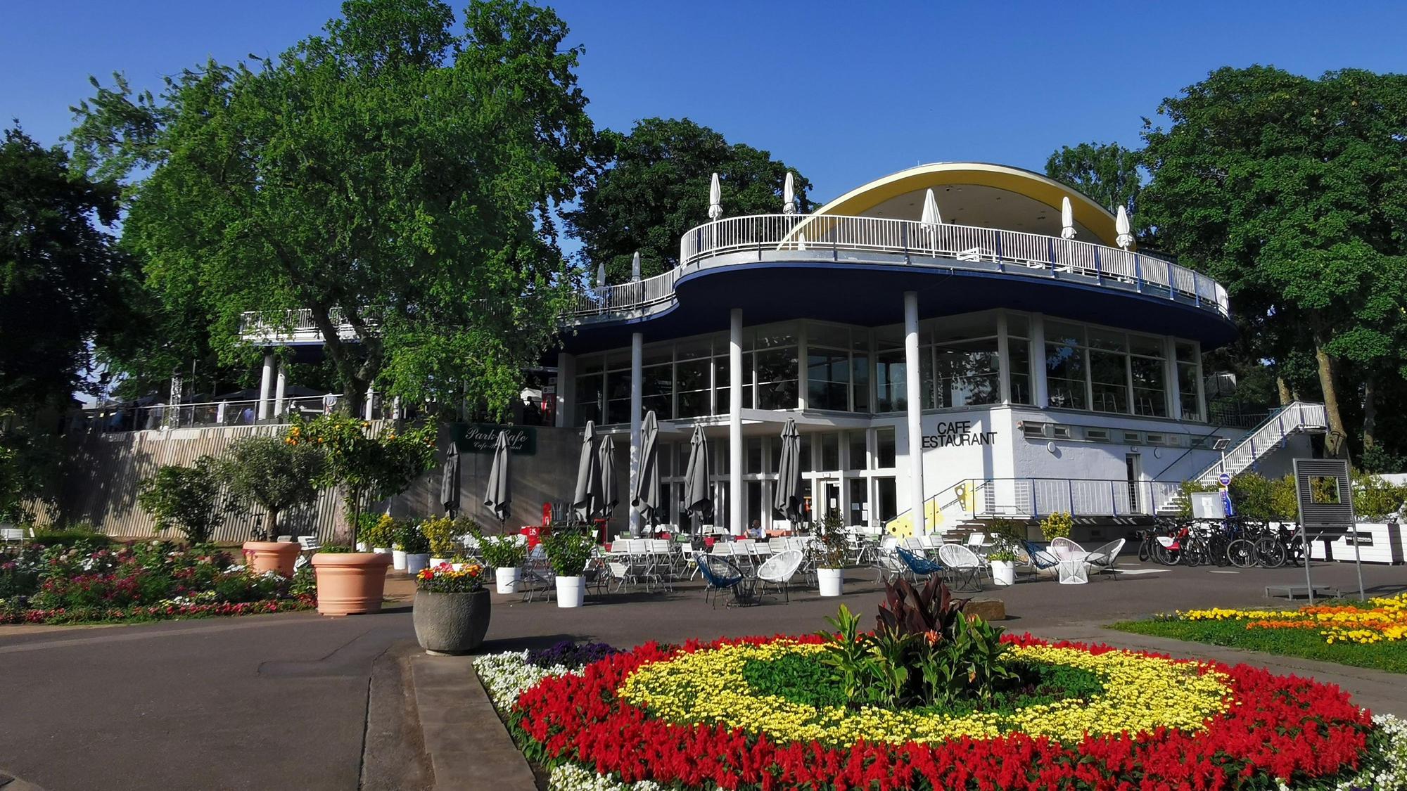 Das Parkcafe ist ein Schmuckstück aus den 50er Jahren: Betreiber Roberto Campione bewirbt sich auch ums OB-Amt.