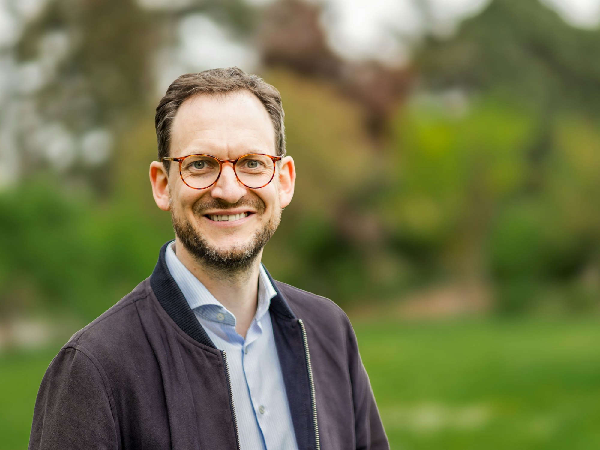 Das Bild zeigt Thilo Waasem im Portrait.