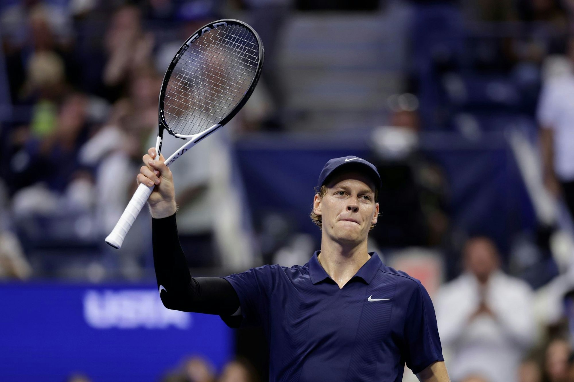 Titelverteidiger Jannik Sinner rauscht bei den US Open ins Viertelfinale.