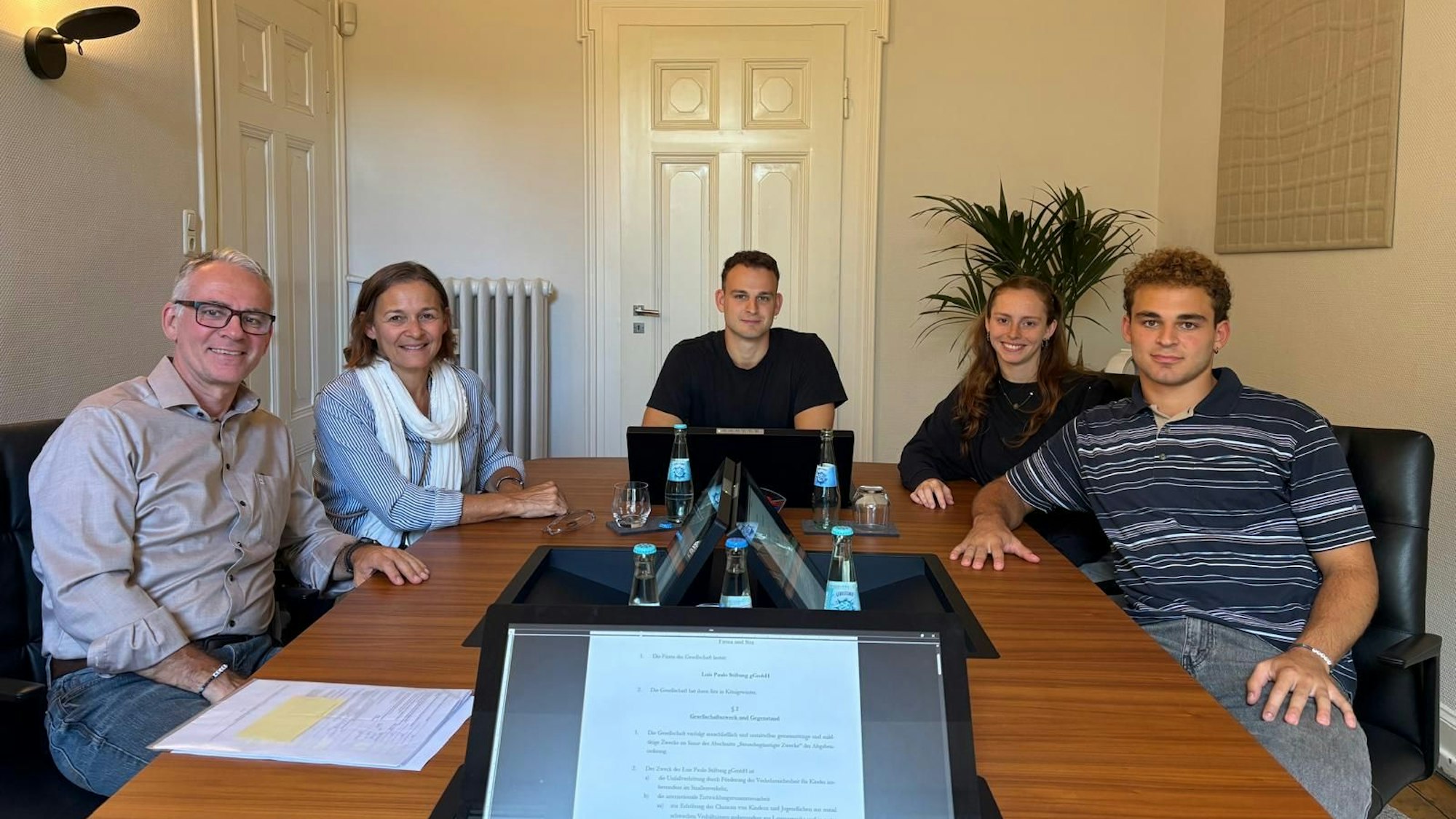 Auf dem Bild ist die Familie von Luis Paulo zu sehen.