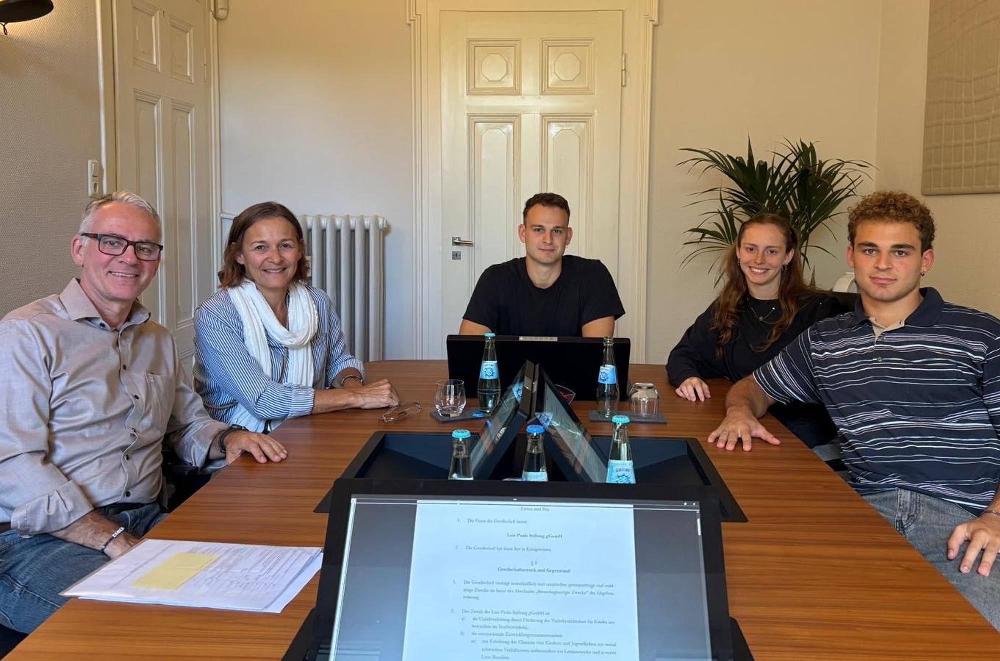 Zusammen mit ihren Kindern haben Marcus und Lilian Maia Jochim (l.) die Luis Paulo Stiftung gegründet.