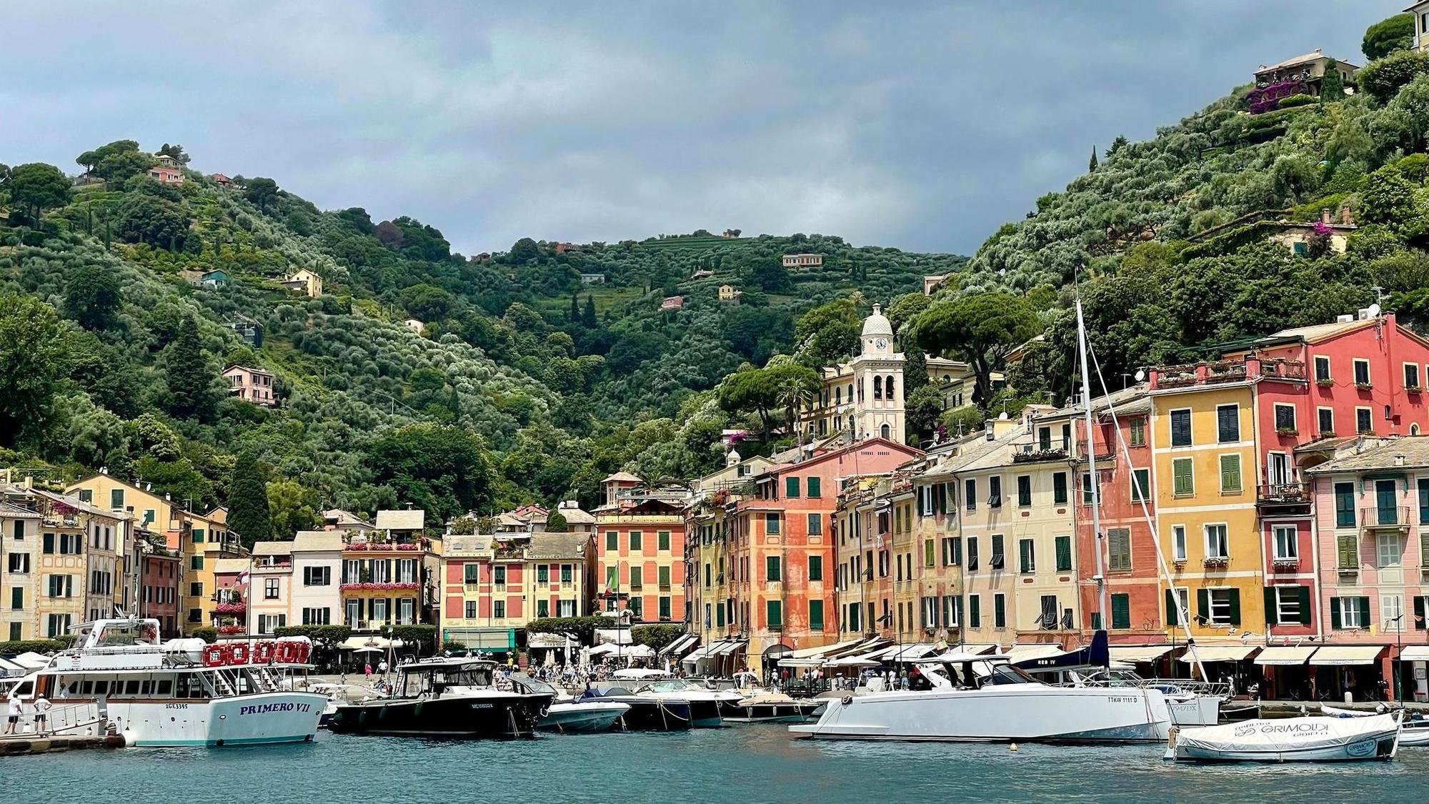 Einst ein ruhiges Fischerdörfchen, heute ein Jetset-Hotspot: Portofino östlich von Genua.