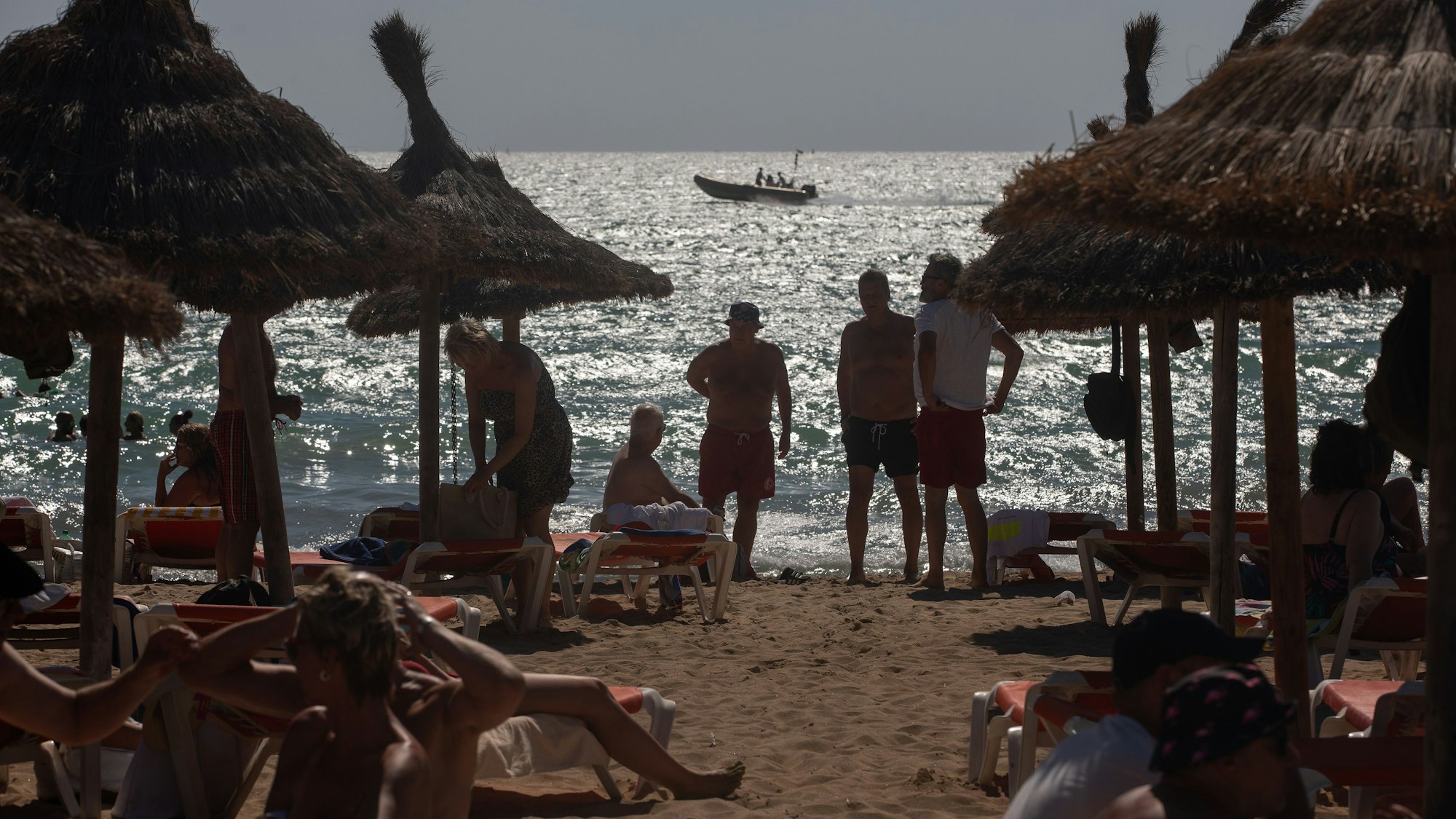 Während Mallorca Touristenzahlen in Rekordhöhe vermeldet, steigt gleichzeitig auch die Zahl der Migranten, die die Insel erreichen auf ein Rekordniveau.