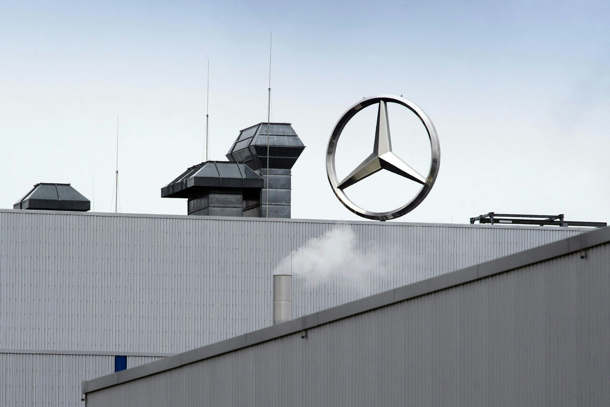 Mercedes-Benz will die Serienproduktion des Sprinters in Ludwigsfelde bis 2029 auslaufen lassen (Archivbild).