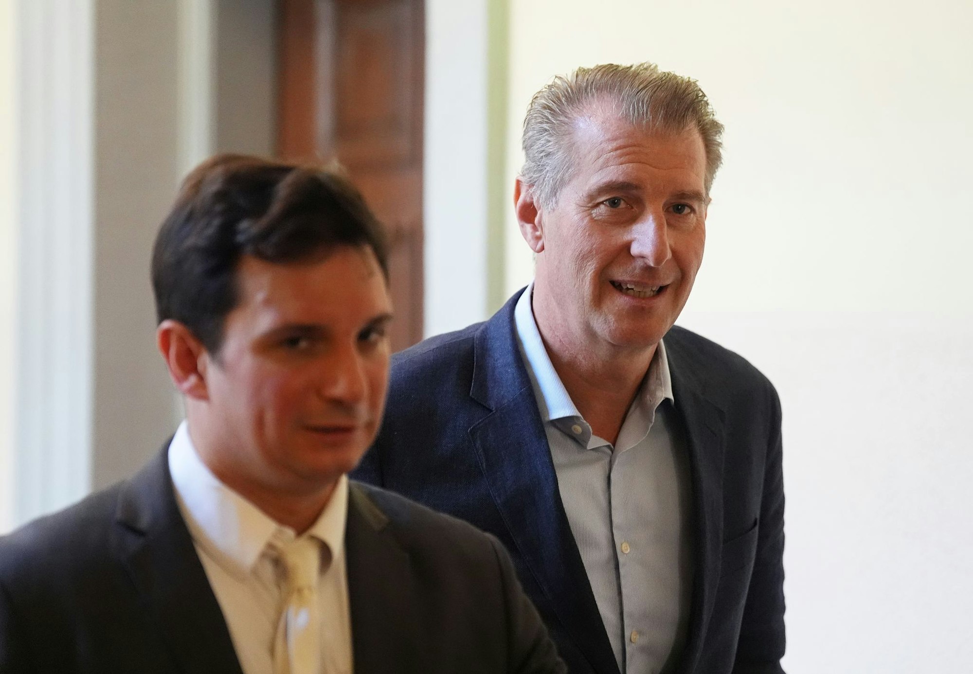 Hensel berichtete (r.) im Gericht über den jahrelangen Sorgerechtsstreit mit seiner Ex-Frau.