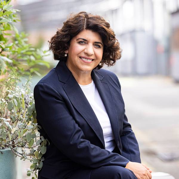 Berivan Aymaz hat eine revitalisierte Industriehalle in Kalk als Gesprächsort ausgesucht.