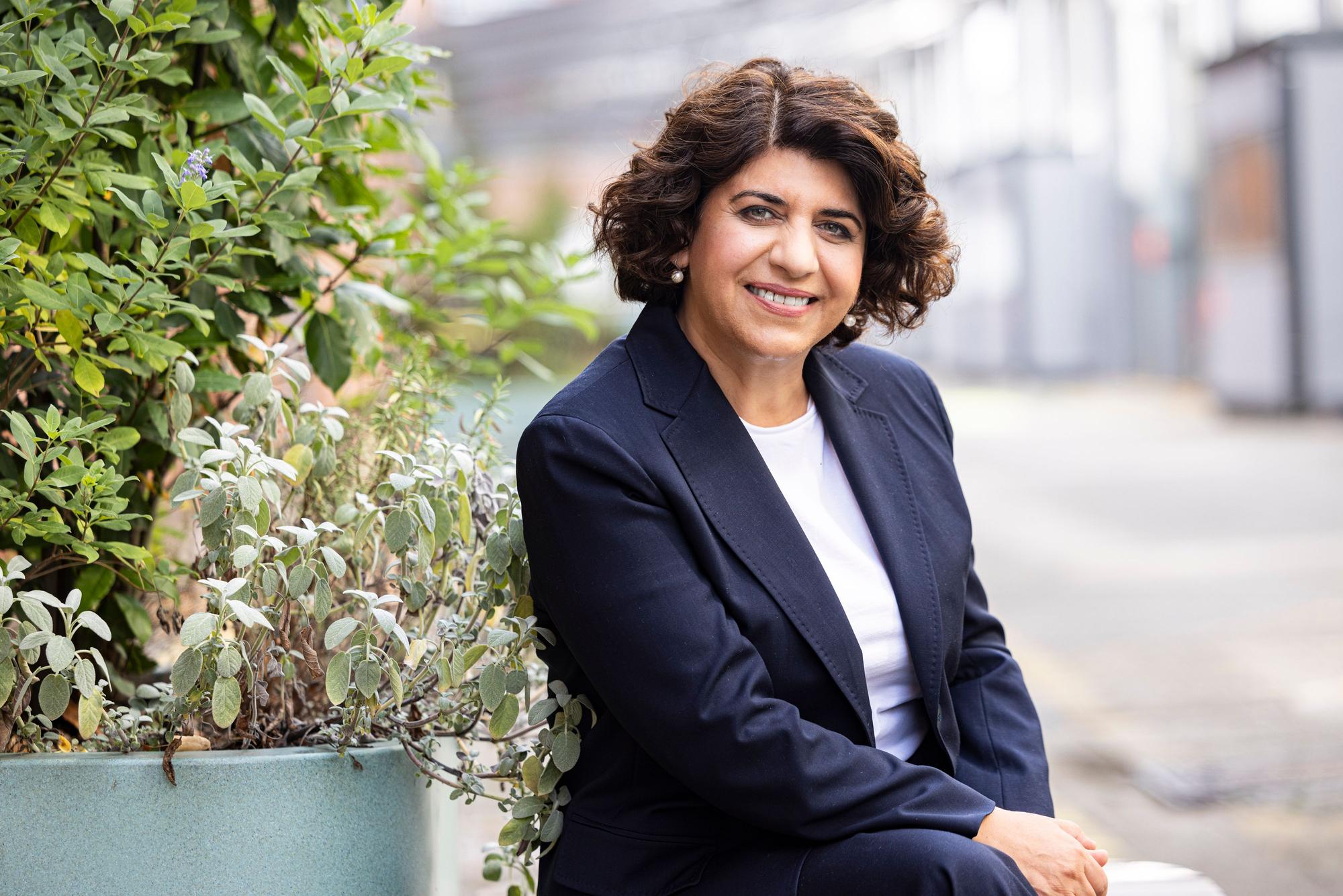 Berivan Aymaz hat eine revitalisierte Industriehalle in Kalk als Gesprächsort ausgesucht.