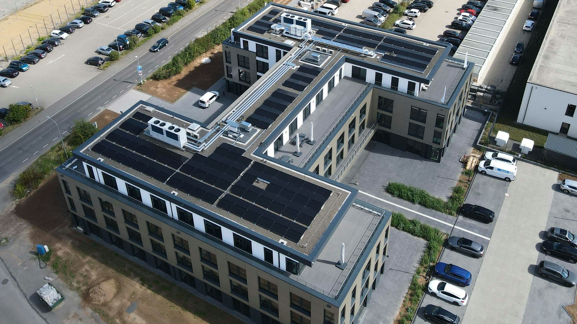 Das Bild zeigt den Office Park 2 aus der Luft fotografiert.