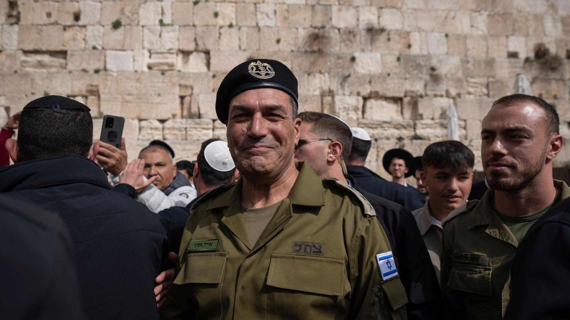 Israels Generalstabschef, Generalleutnant Ejal Zamir, an der Klagemauer. (Archiv)