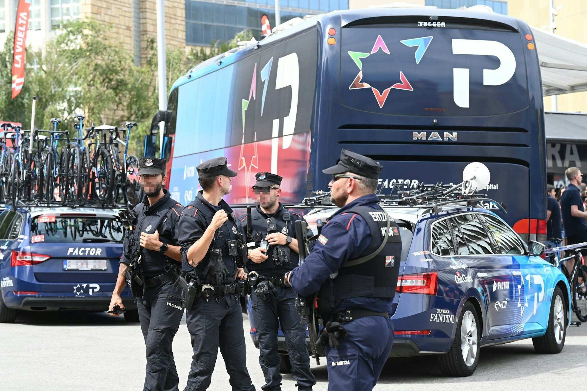Das israelische Team steht unter Polizeischutz.