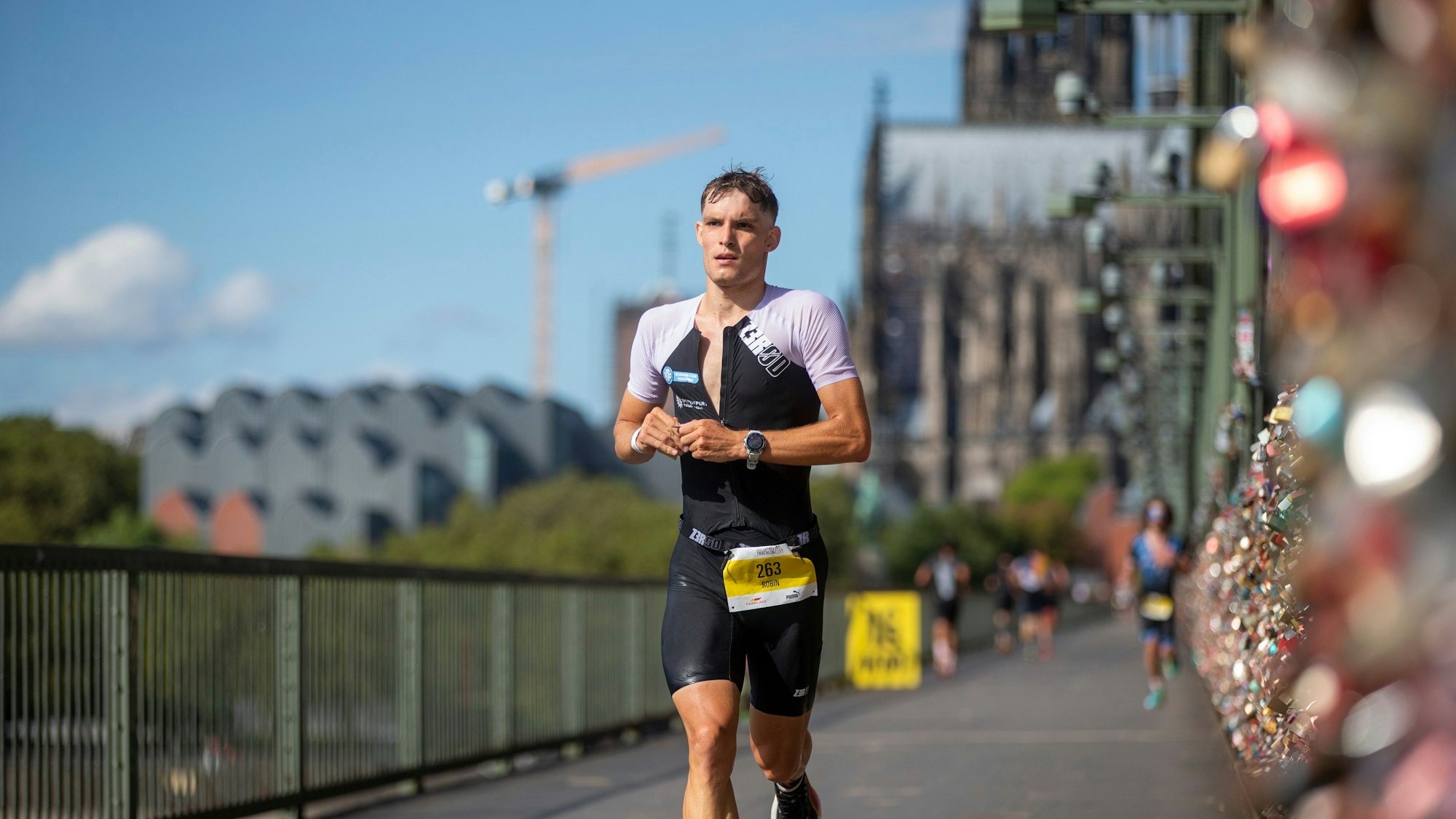 Triathlon-Laufstrecke mit Domblick.