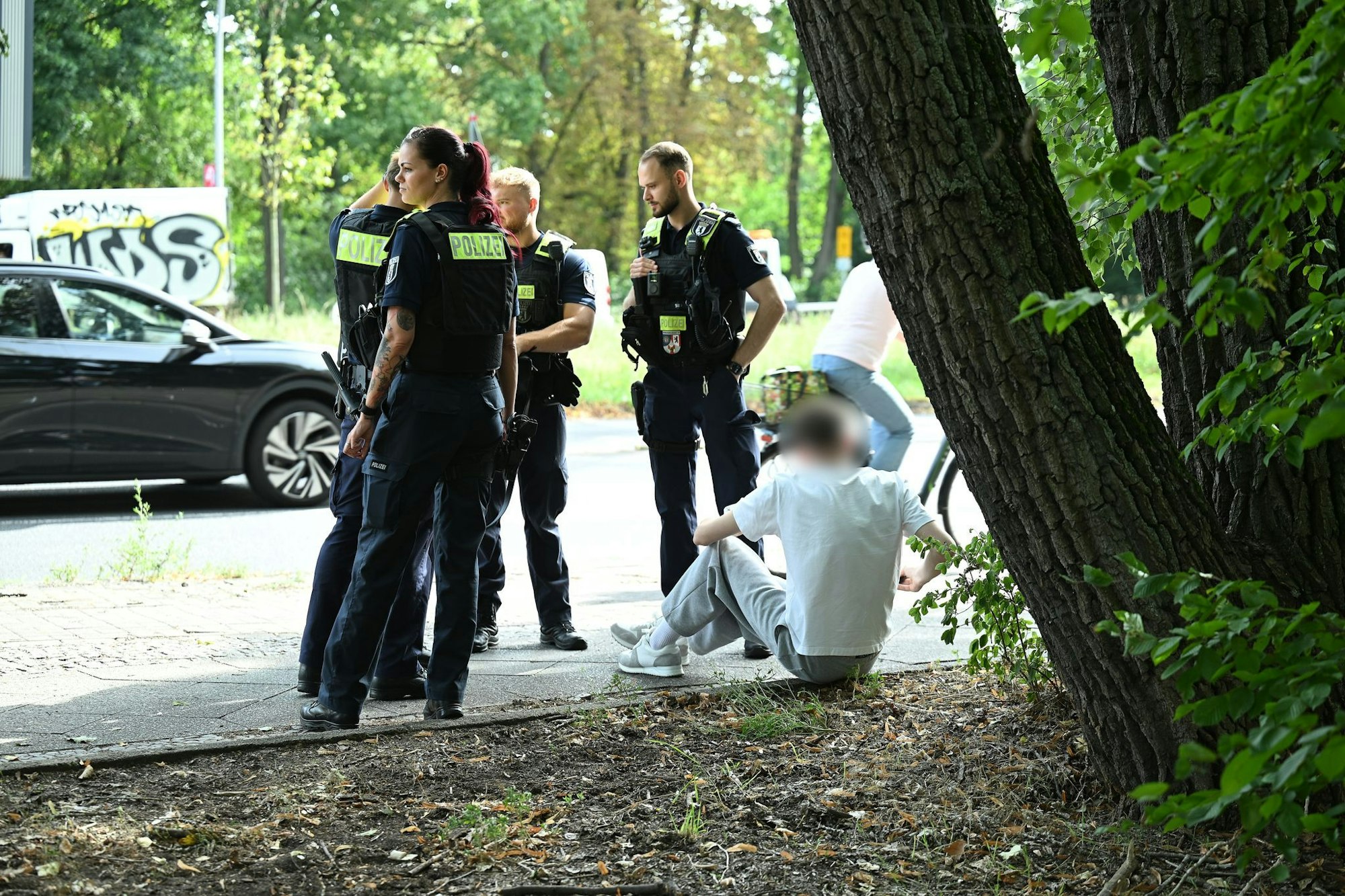 Eine Betreuerin wurde laut Feuerwehr schwer verletzt.