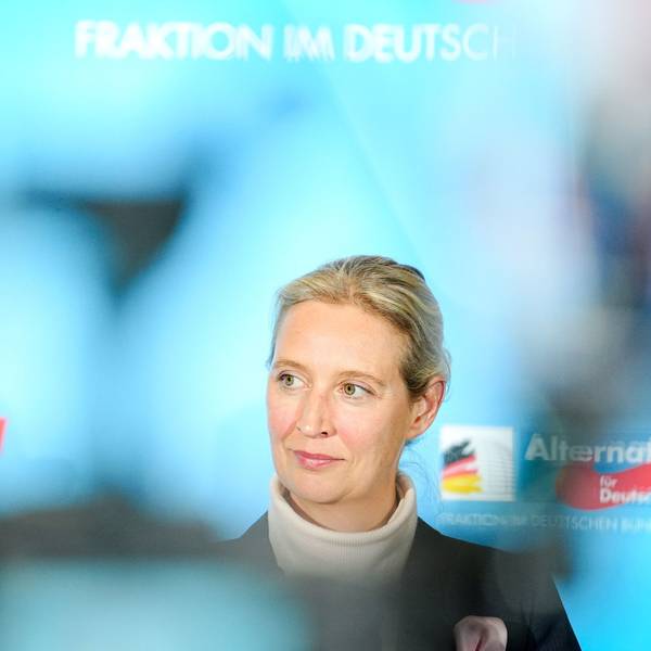 AfD-Chefin Alice Weidel bei einer Pressekonferenz. Auch in Sachsen-Anhalt ist die AfD in Umfragen nun stärkste Kraft. (Archivbild)