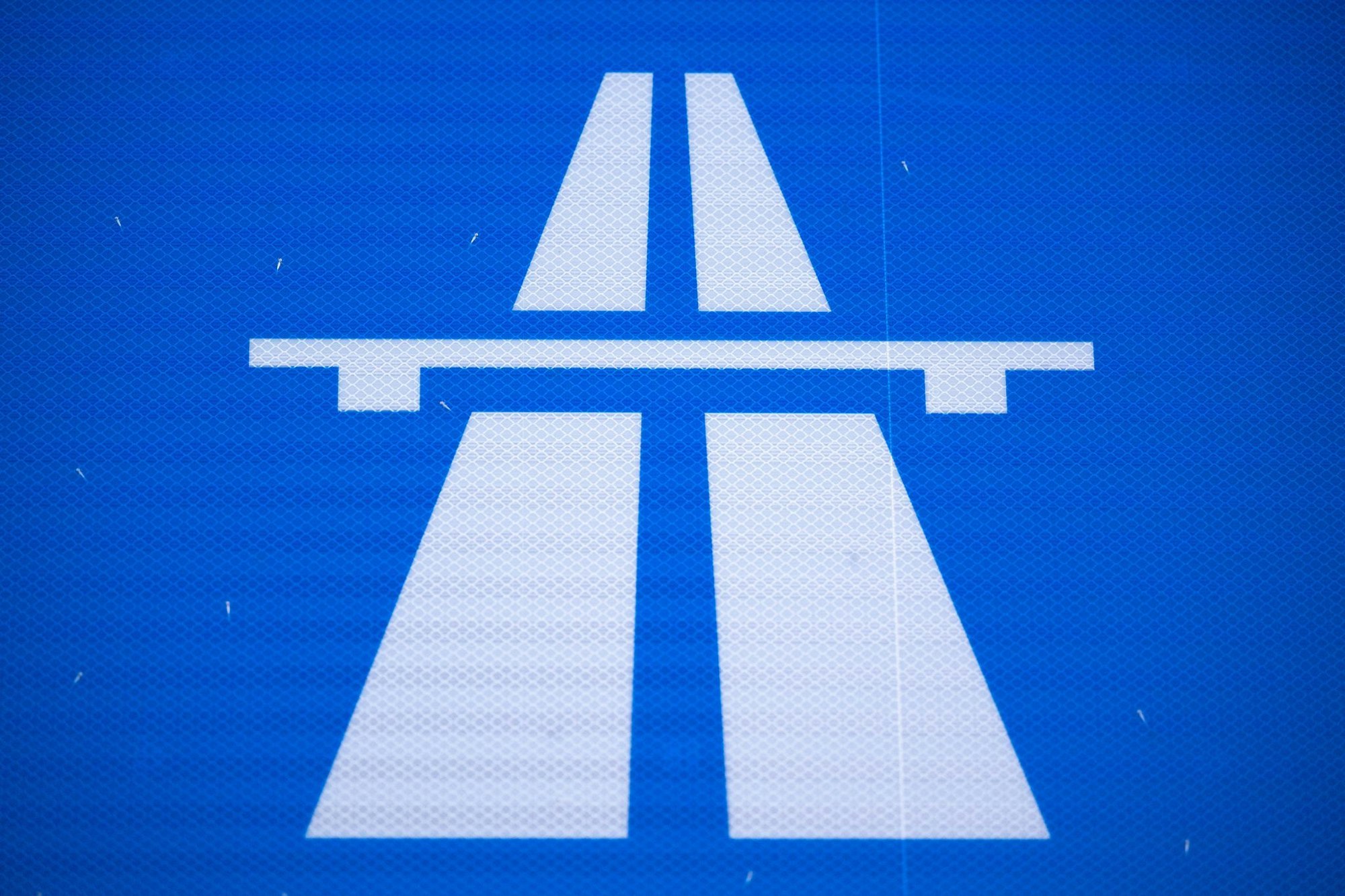Noch mal rund 27 Millionen muss der Bund für die gescheiterte Pkw-Maut bezahlen. (Symbolbild)