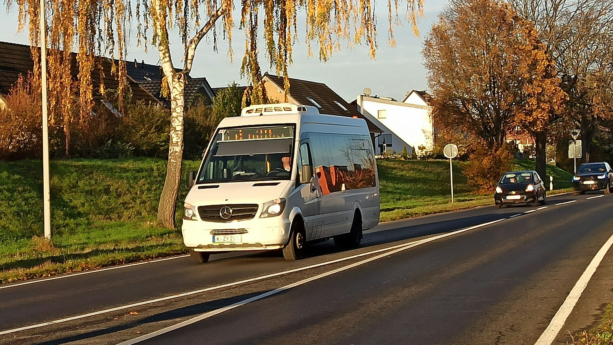 Anwohner der Rheinorte würden sich über einen Kleinbus, einen „Rheinsprinter“, freuen, wie es ihn bereits als „Berghüpfer“ in den Vorgebirgsdörfern gibt.