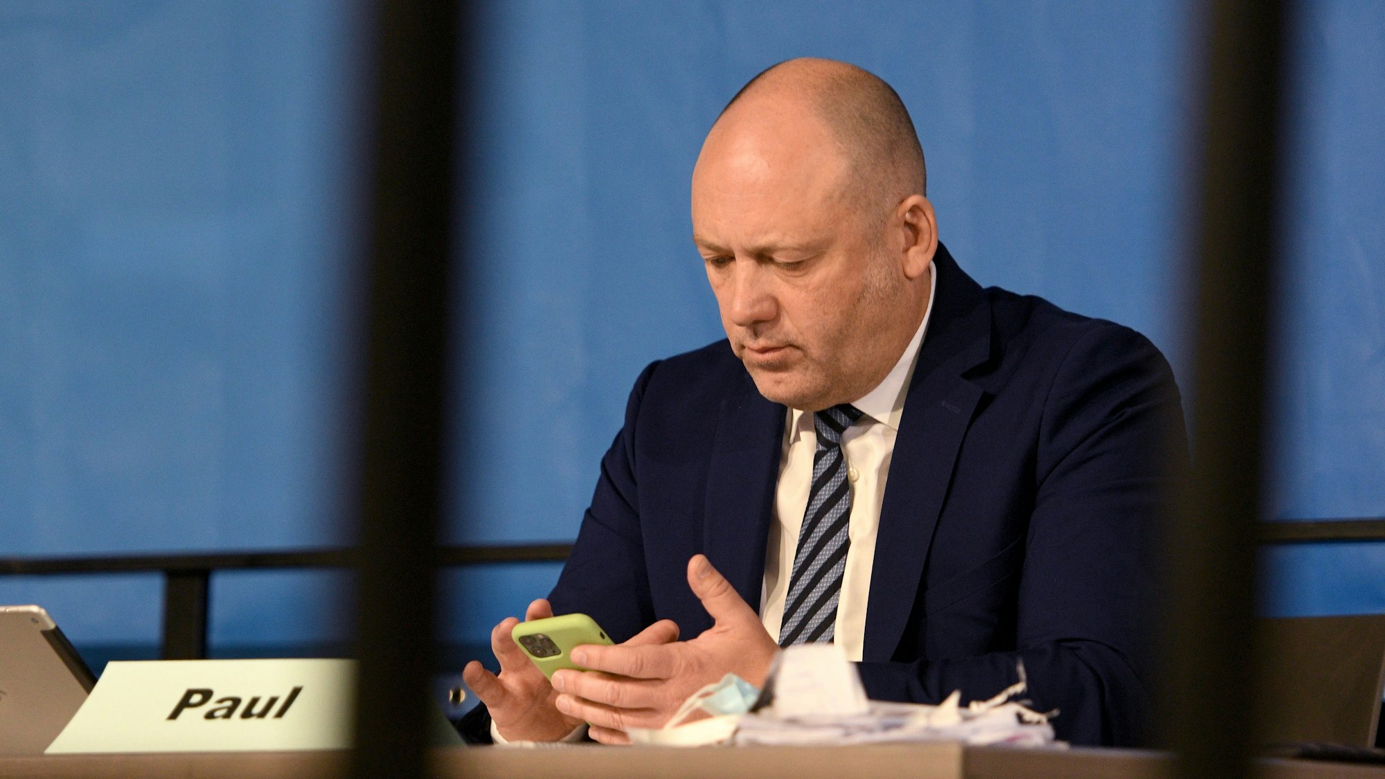 Der von der Oberbürgermeisterwahl in Ludwigshafen am Rhein ausgeschlossene AfD-Politiker Joachim Paul ist mit einem Eilantrag gescheitert.