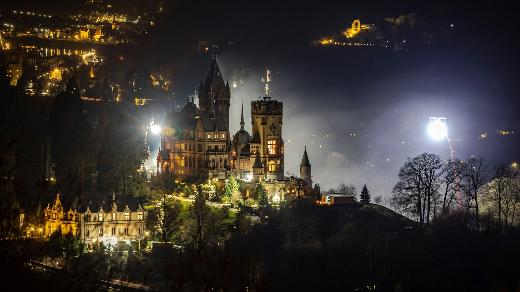 Die Drachenburg im Siebengebirge ist beliebter Drehort für Filme und Fernsehshows. Hier Aufnahmen für die Staffel „Babylon Berlin“.