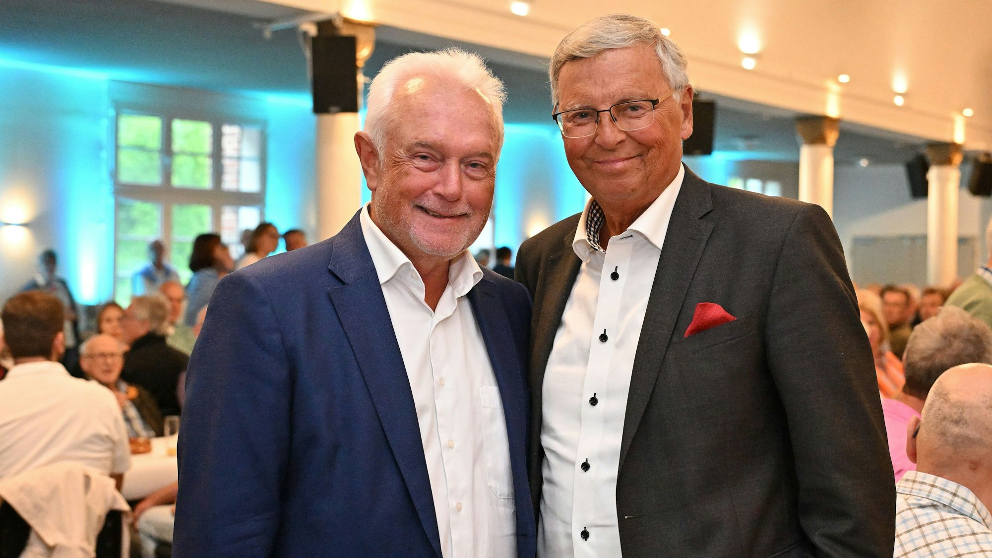 Wolfgang Kubicki (links) und Wolfgang Bosbach (rechts) im Bocker Saal.