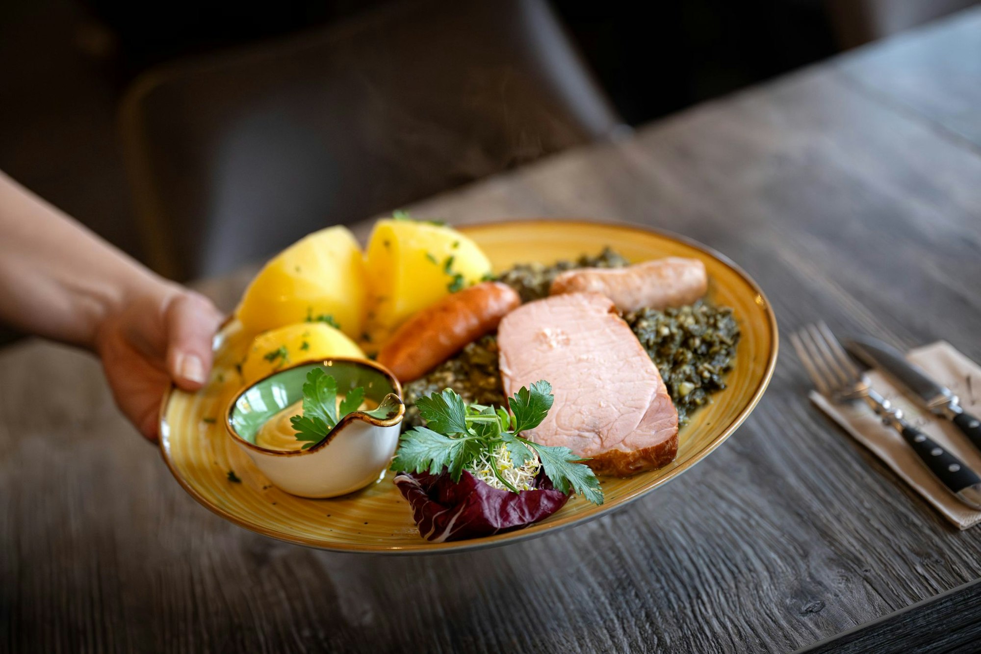 Ob die Gastronomen Steuererleichterungen weitergeben, ist fraglich. (Archivbild)