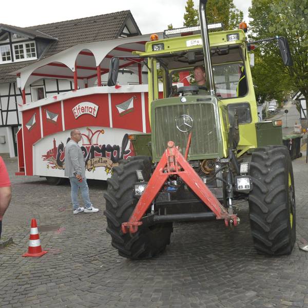 Die Markierung der geplanten Änderungen zeigte, dass es für die Karnevalswagen zu eng würde.