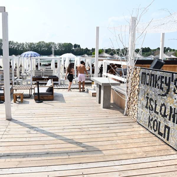 Bar und Liegemöglichkeiten „Monkey's Island“