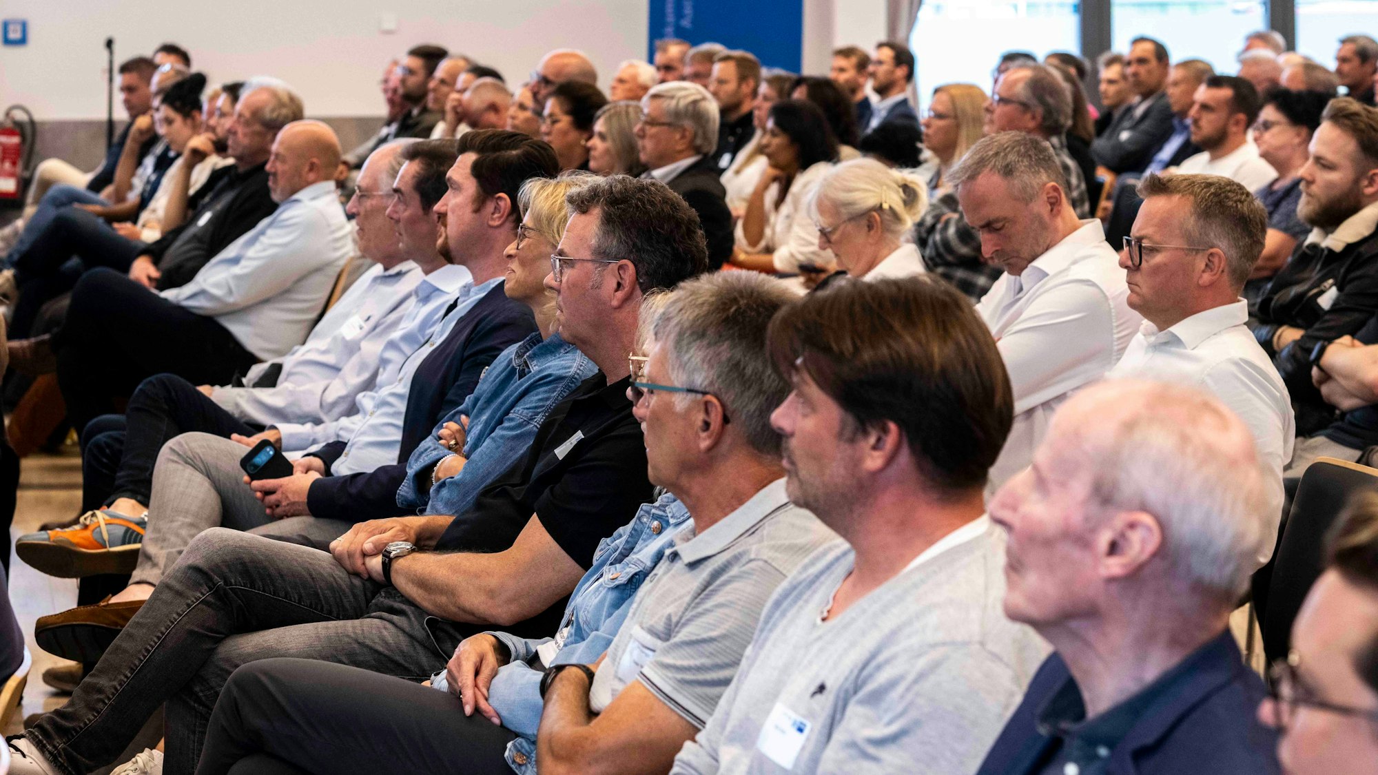 Das Bild zeigt das Publikum während der Veranstaltung.