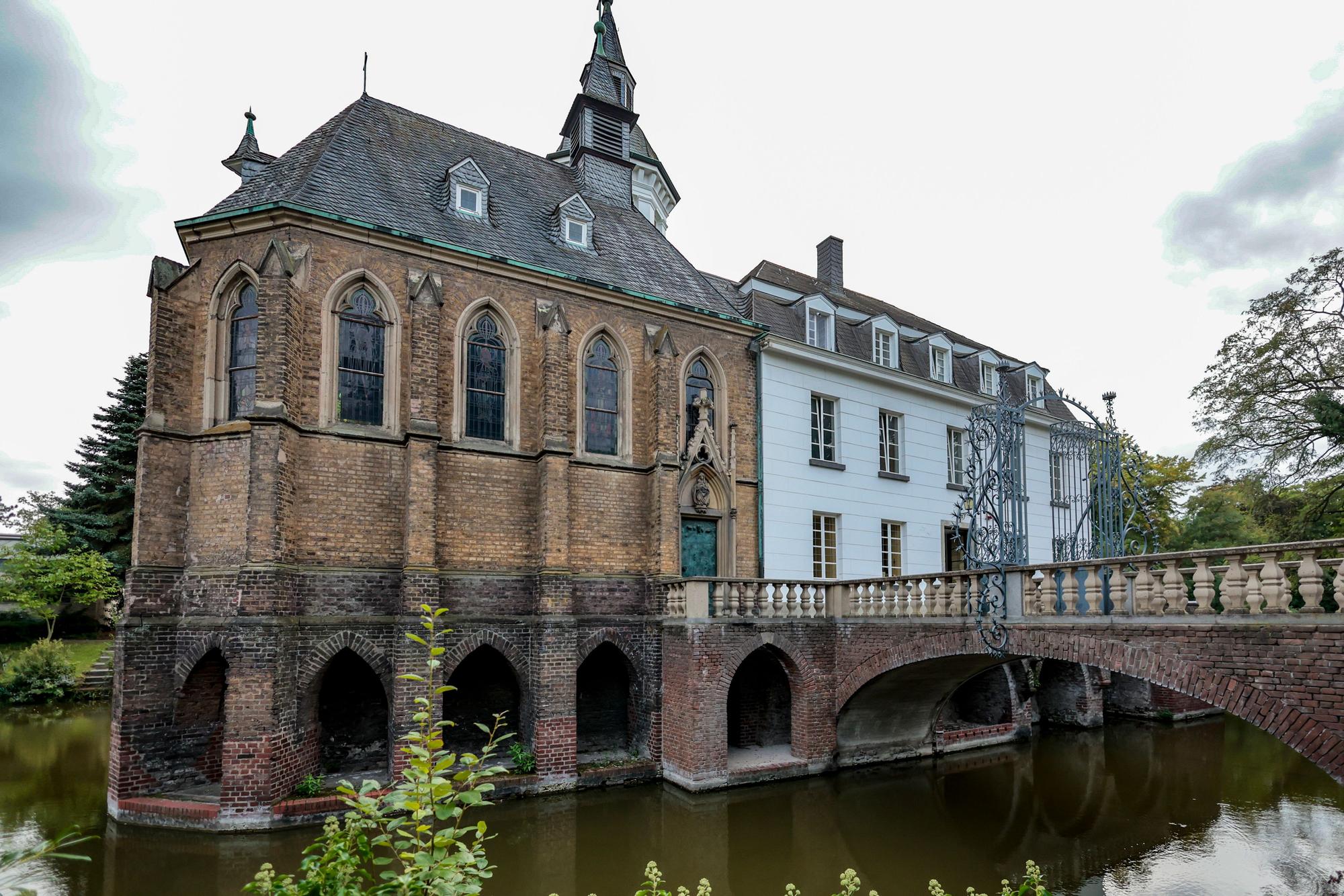 Das prunkvolle Gebäude in Köln-Sülz
