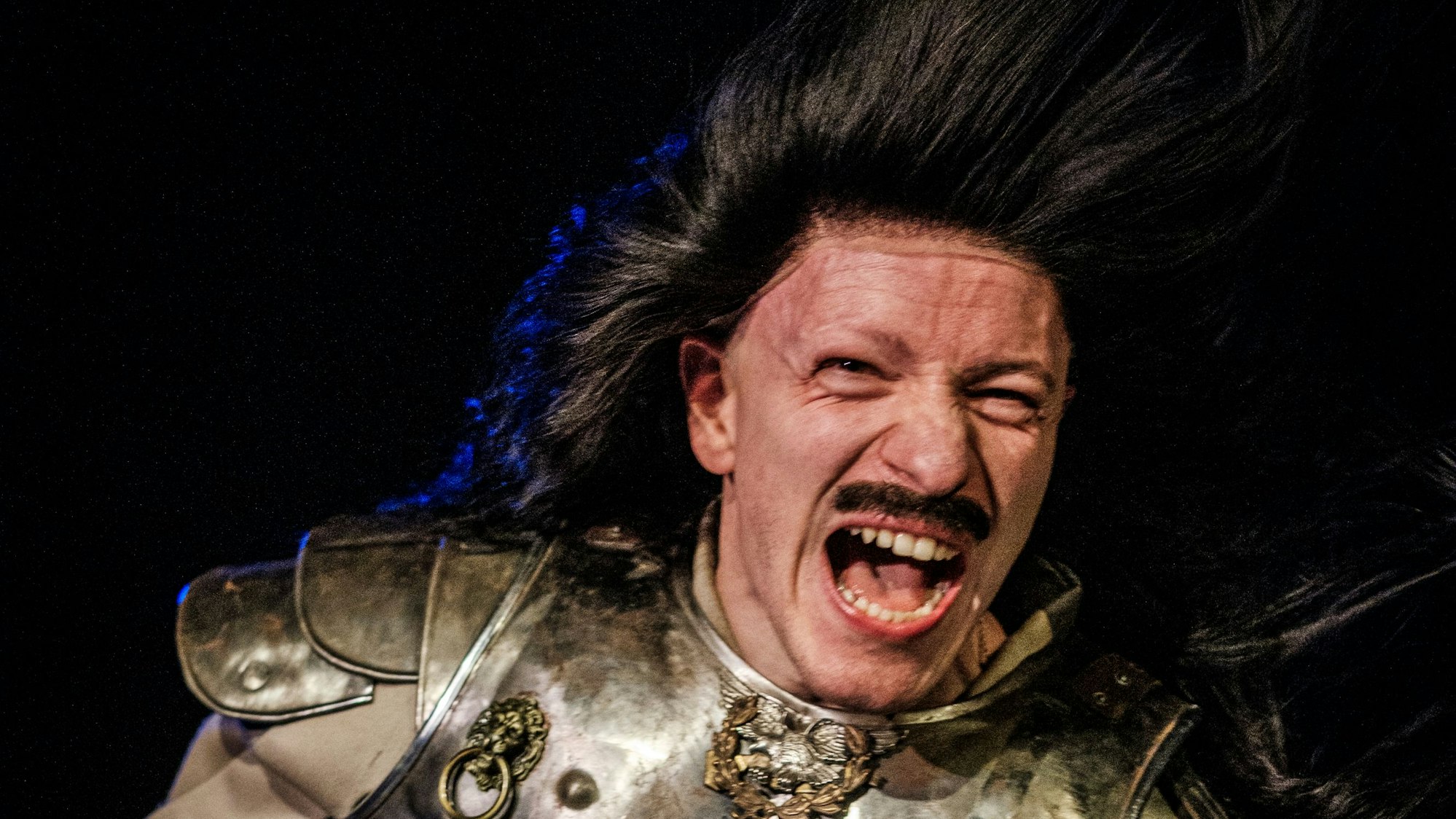 „Man kann auch in die Höhe fallen“ mit Markus J. Bachmann im Theater Der Keller