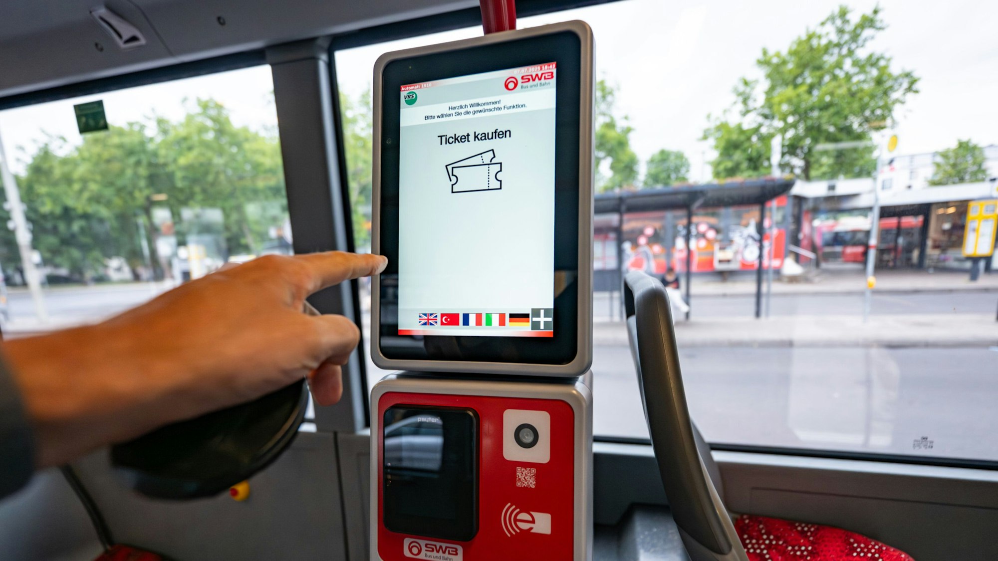 SWB neue Automaten in Bussen
