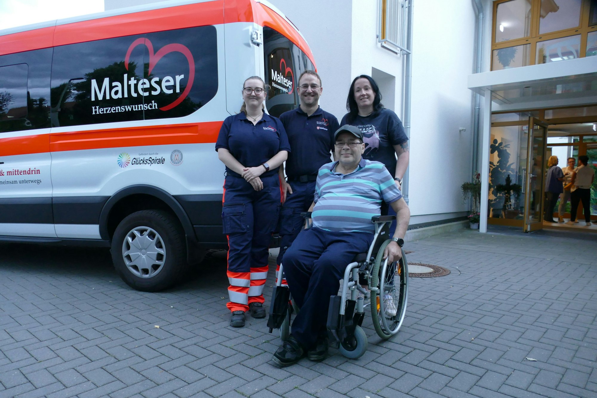 Die Gruppe um Julia Makowski, Marcel Schulze und Kathrin Hönscheid, die Klaus Kleintjes professionell nach Hamburg begleitete.