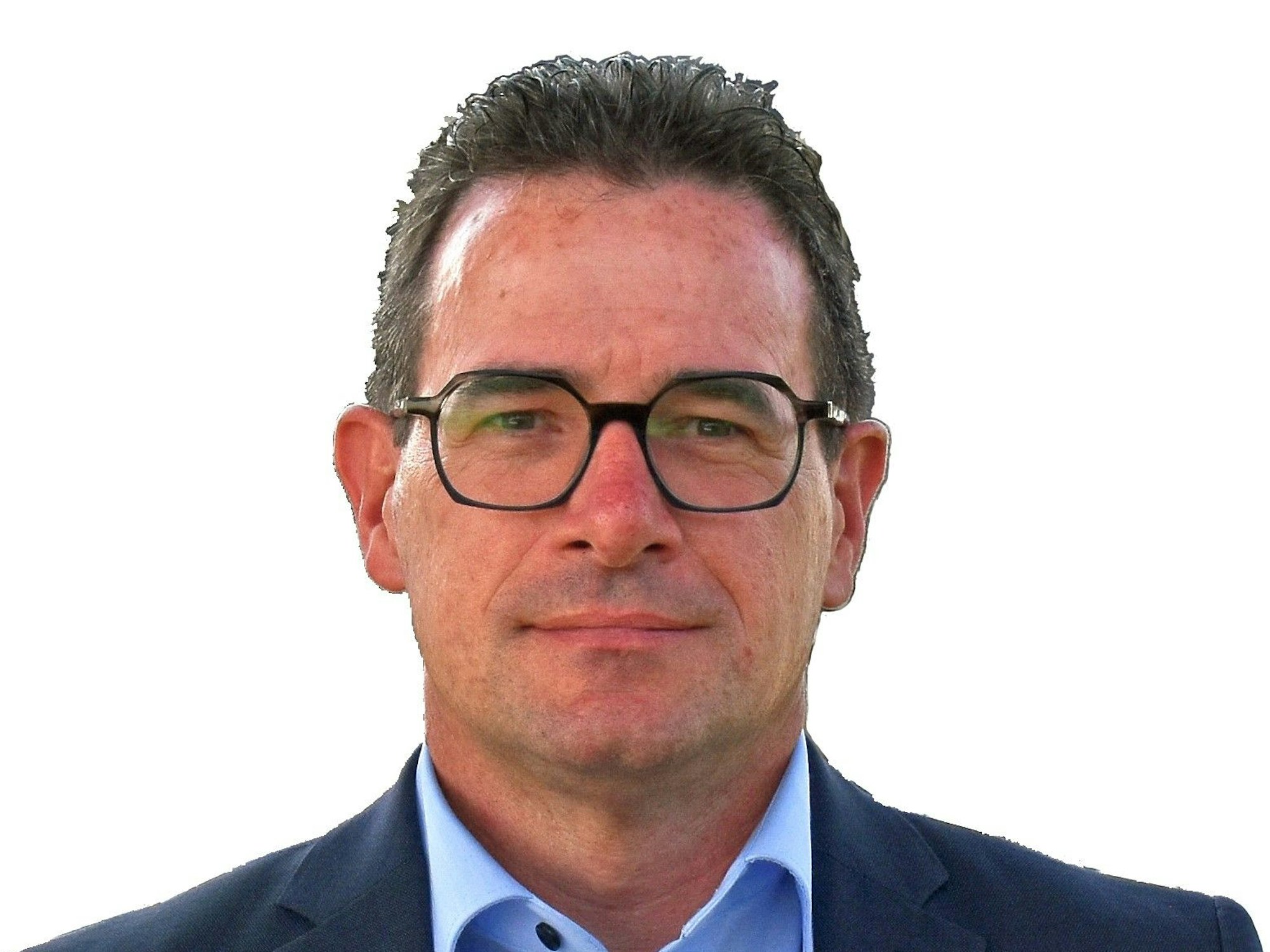 Porträtbild von Frank Vellen. Er hat ein hellblaues Hemd und ein dunkles Sakko an.