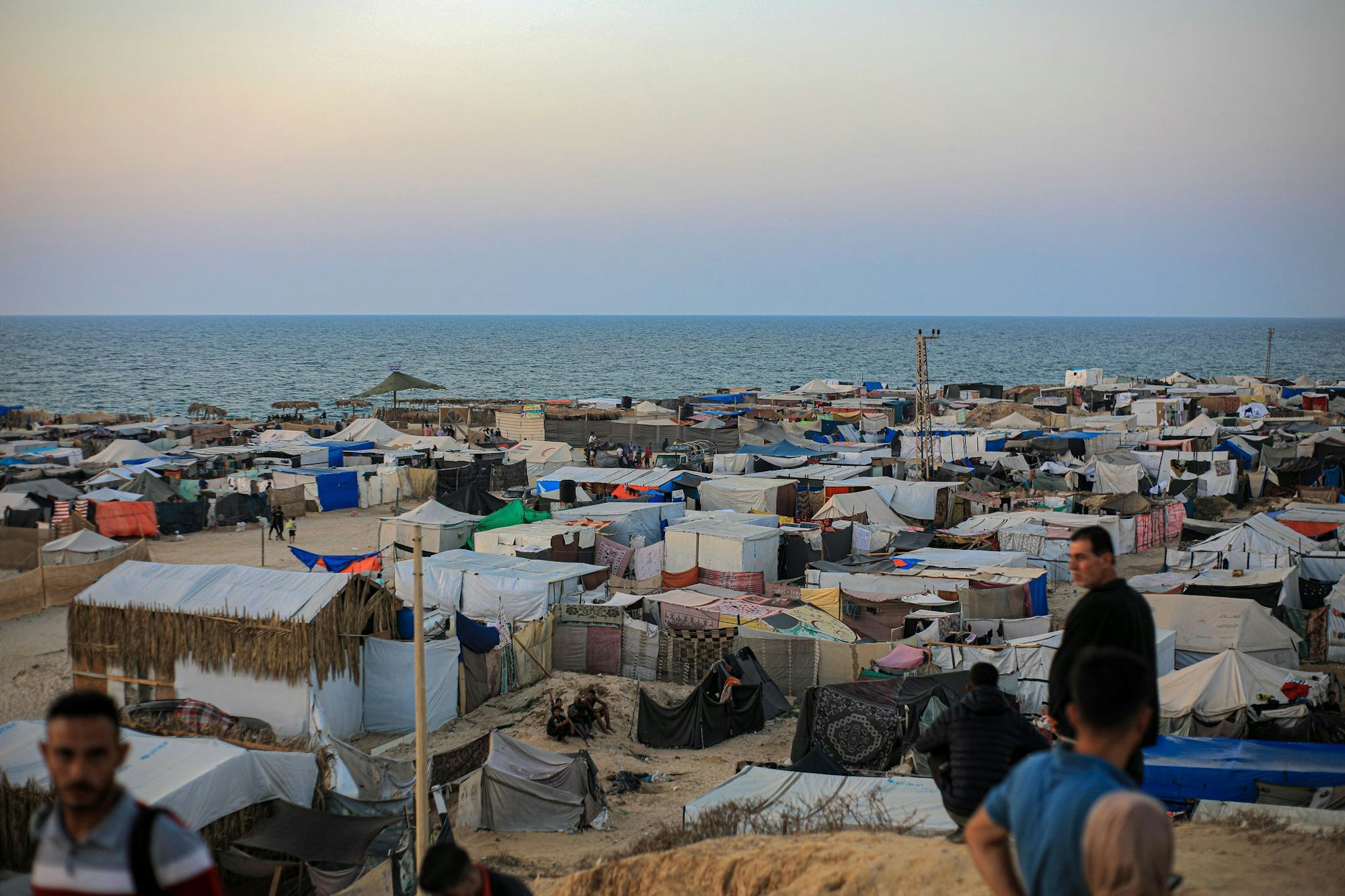 Israels Armee hat die jetzt schon überfüllte Zeltstadt Al-Mawasi zum Zufluchtsort für die Zivilisten der Stadt Gaza erklärt. (Archivbild)