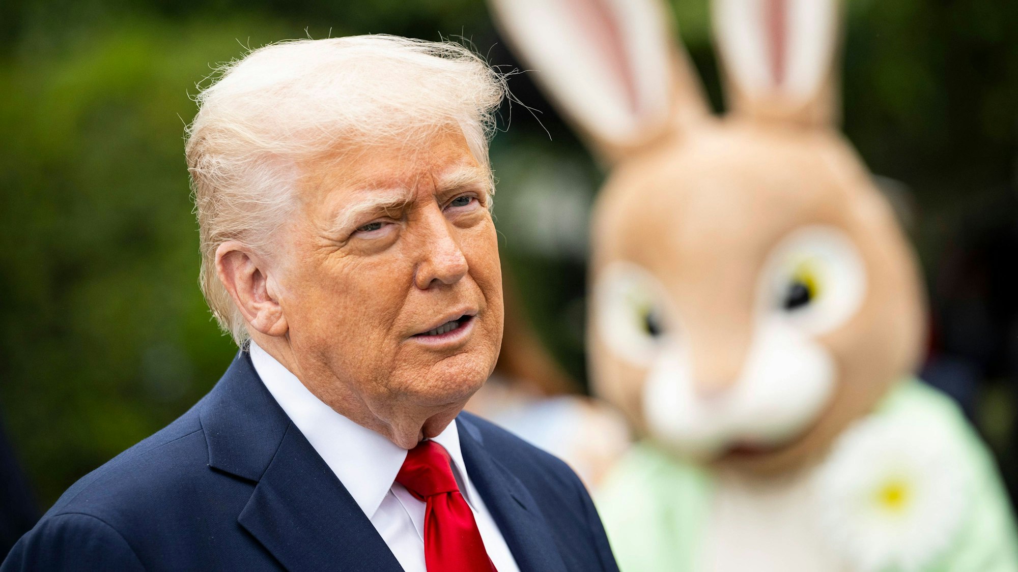 US-Präsident Donald Trump im April beim traditionelle Ostereier-Wettrennen vor dem Weißen Haus. Die USA hatten insbesondere zu Jahresbeginn mit einer Eier-Krise zu kämpfen. (Archivbild)