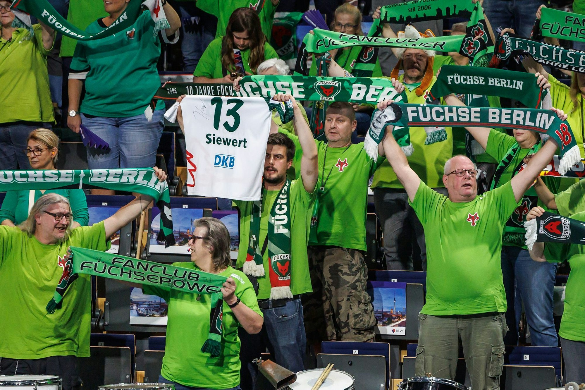Die Füchse-Fans bedanken sich bei Stefan Kretzschmar und Jaron Siewert.
