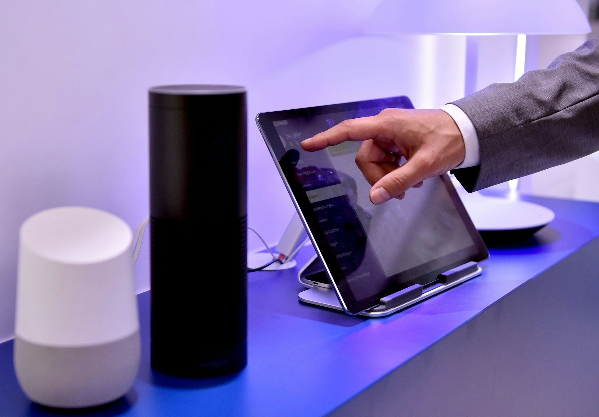 Daten, die etwa Geräte für das «smart Home» sammeln, sollen Nutzerinnen und Nutzern ab Freitag leichter zugänglich gemacht werden. (Symbolbild)
