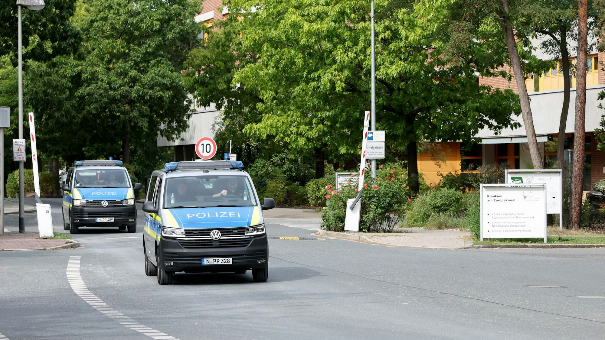 Am Morgen wurde der Mann zurück in die Psychiatrie gebracht.
