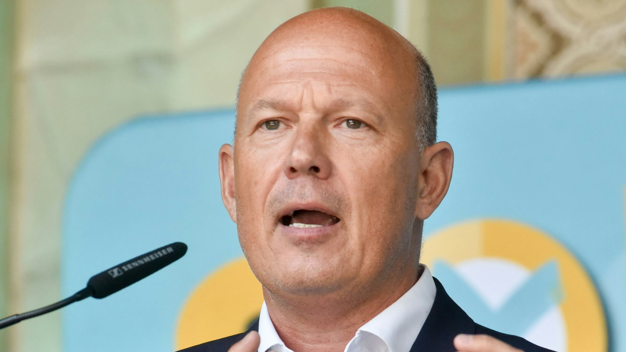 Auf dem Foto ist Landrat Frank Rock zu sehen.