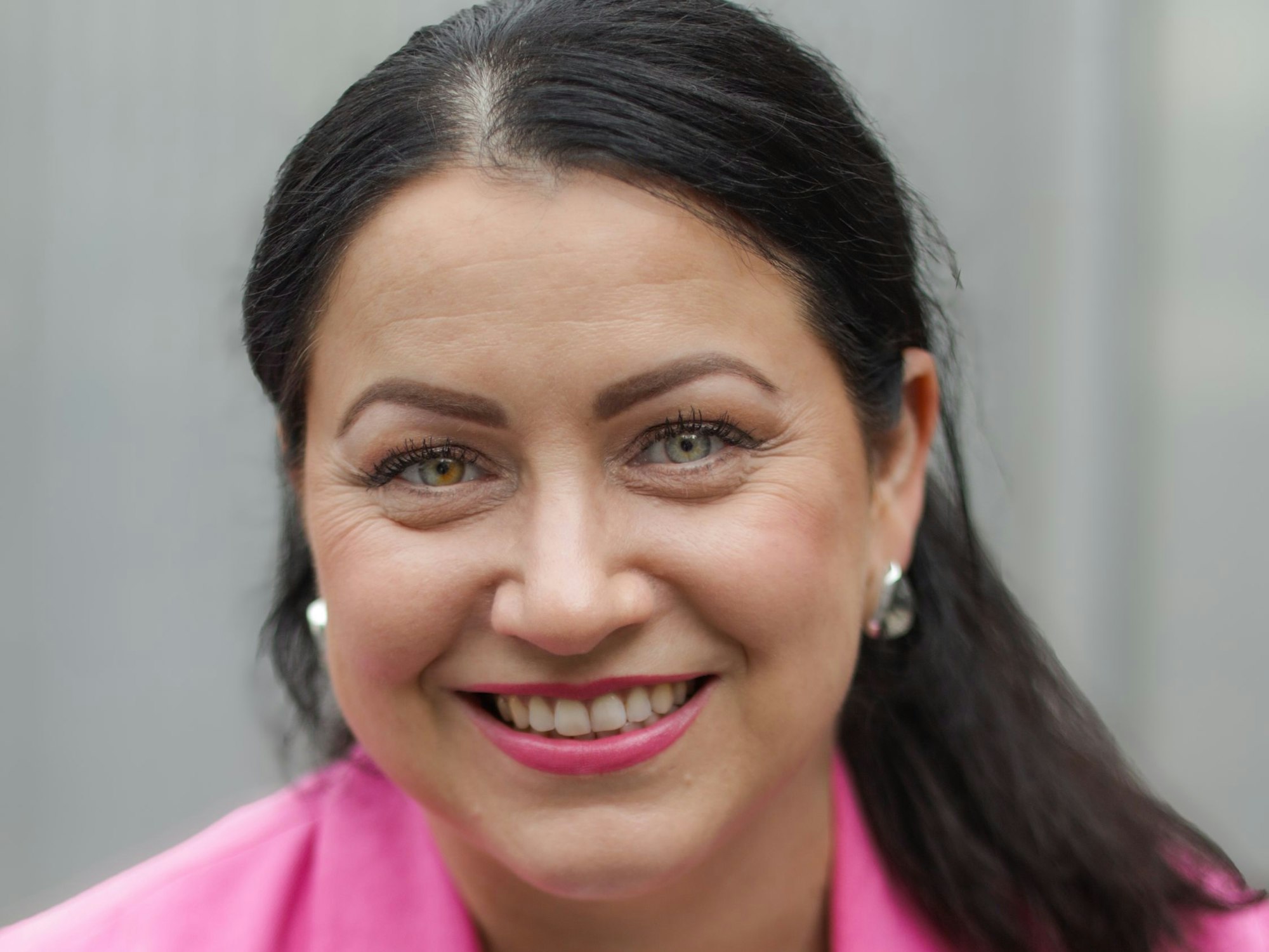 Das Bild zeigt die Obengenannte im Portrait.