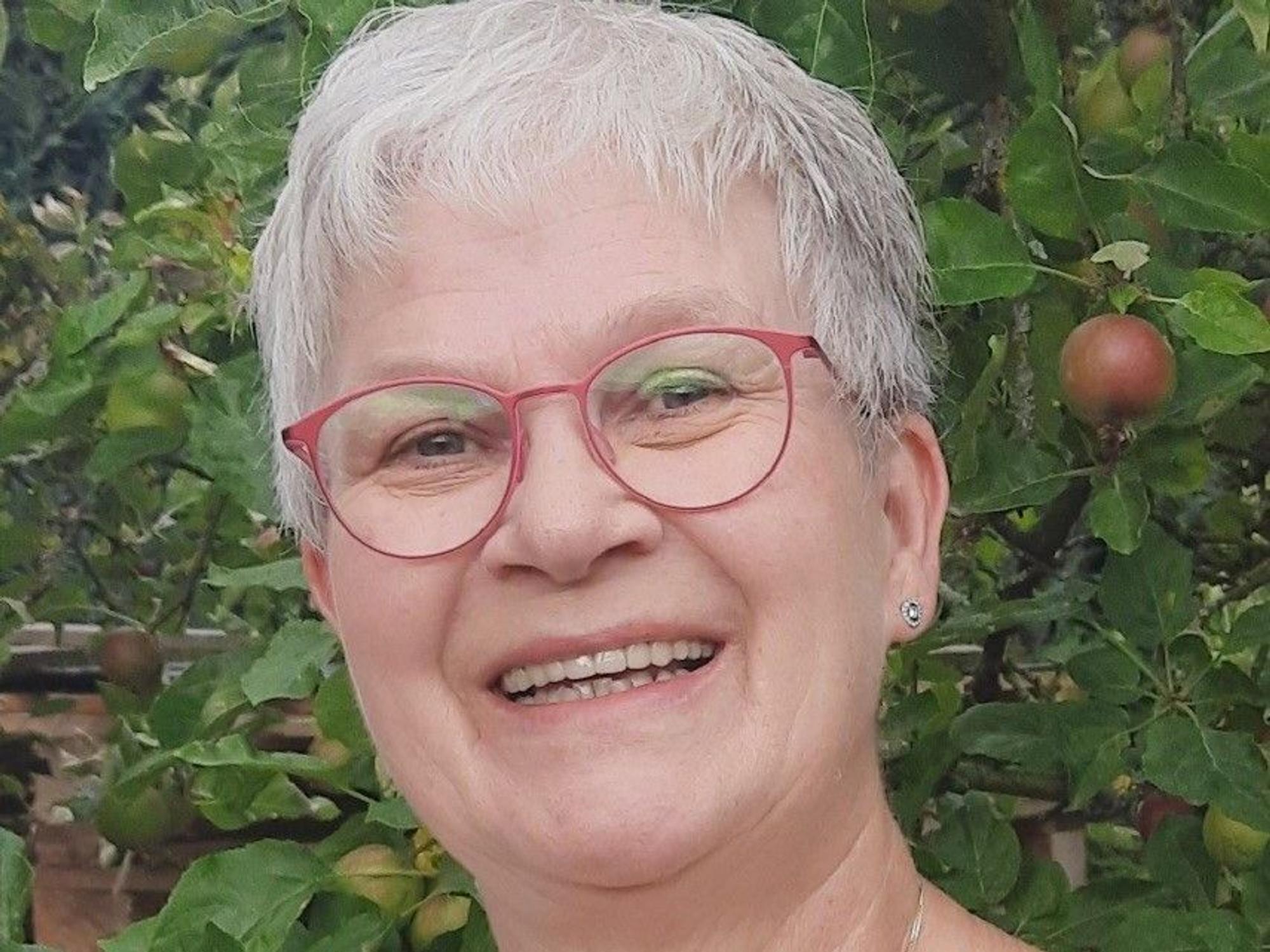Das Bild zeigt die Obengenannte im Portrait.