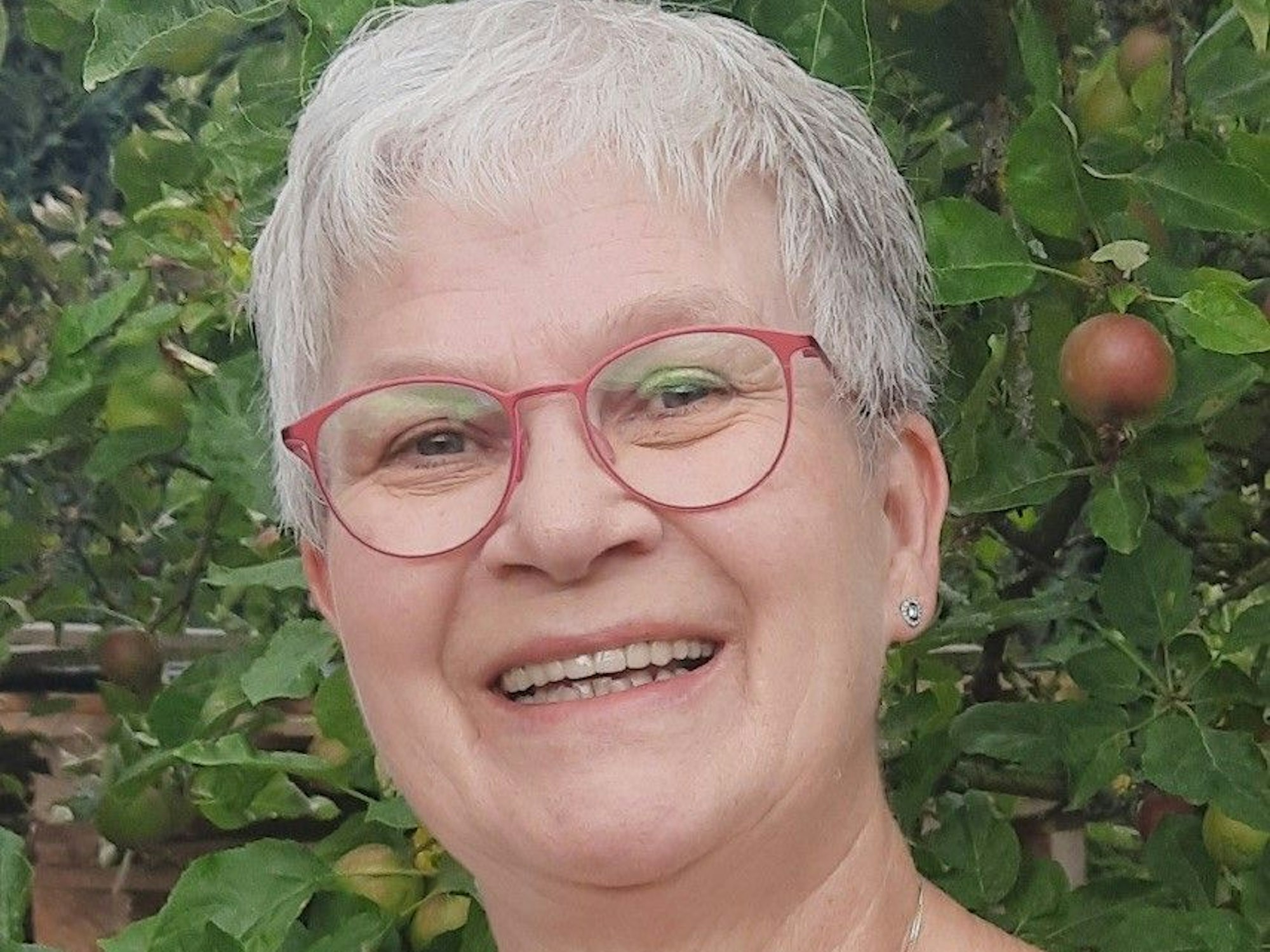 Das Bild zeigt die Obengenannte im Portrait.