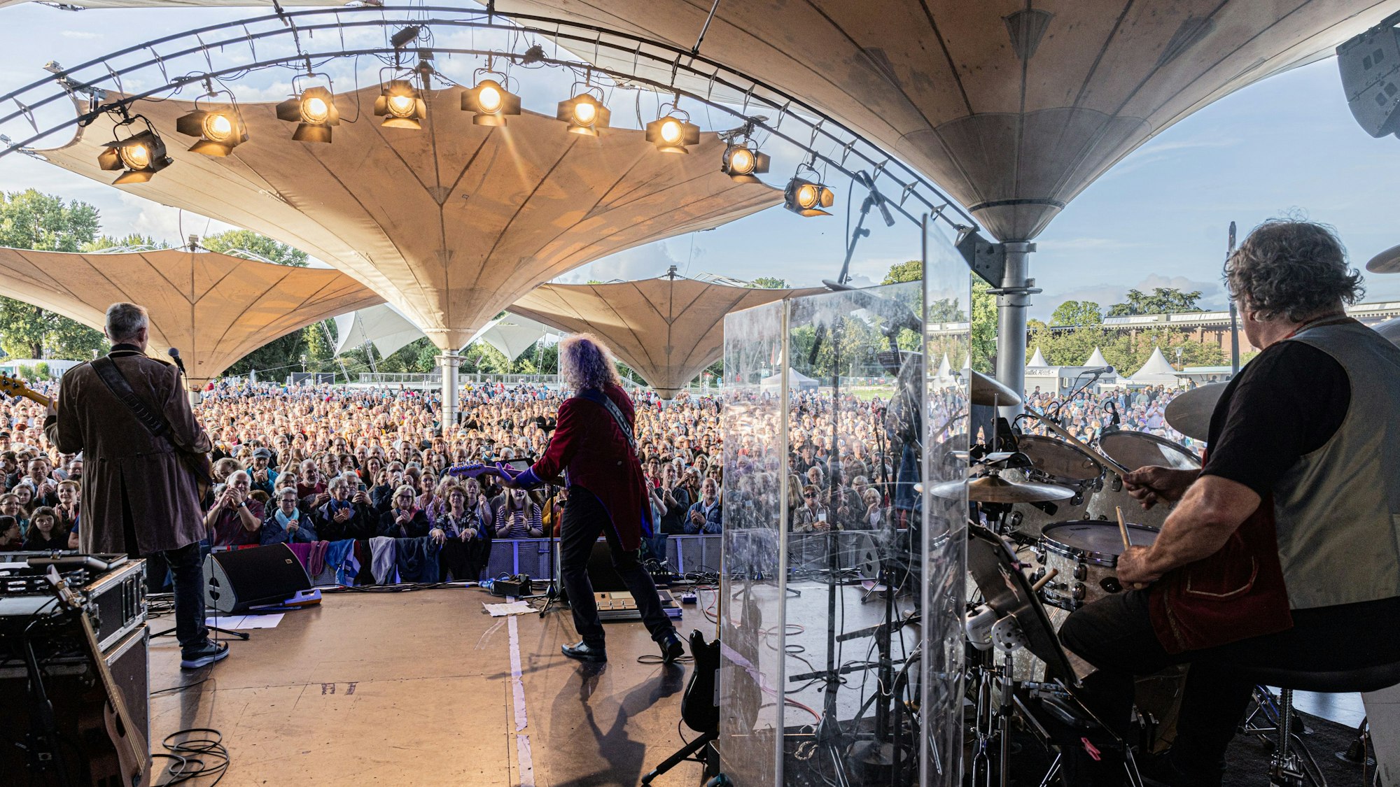 Köbes Underground auf der Bühne des Tanzbrunnens