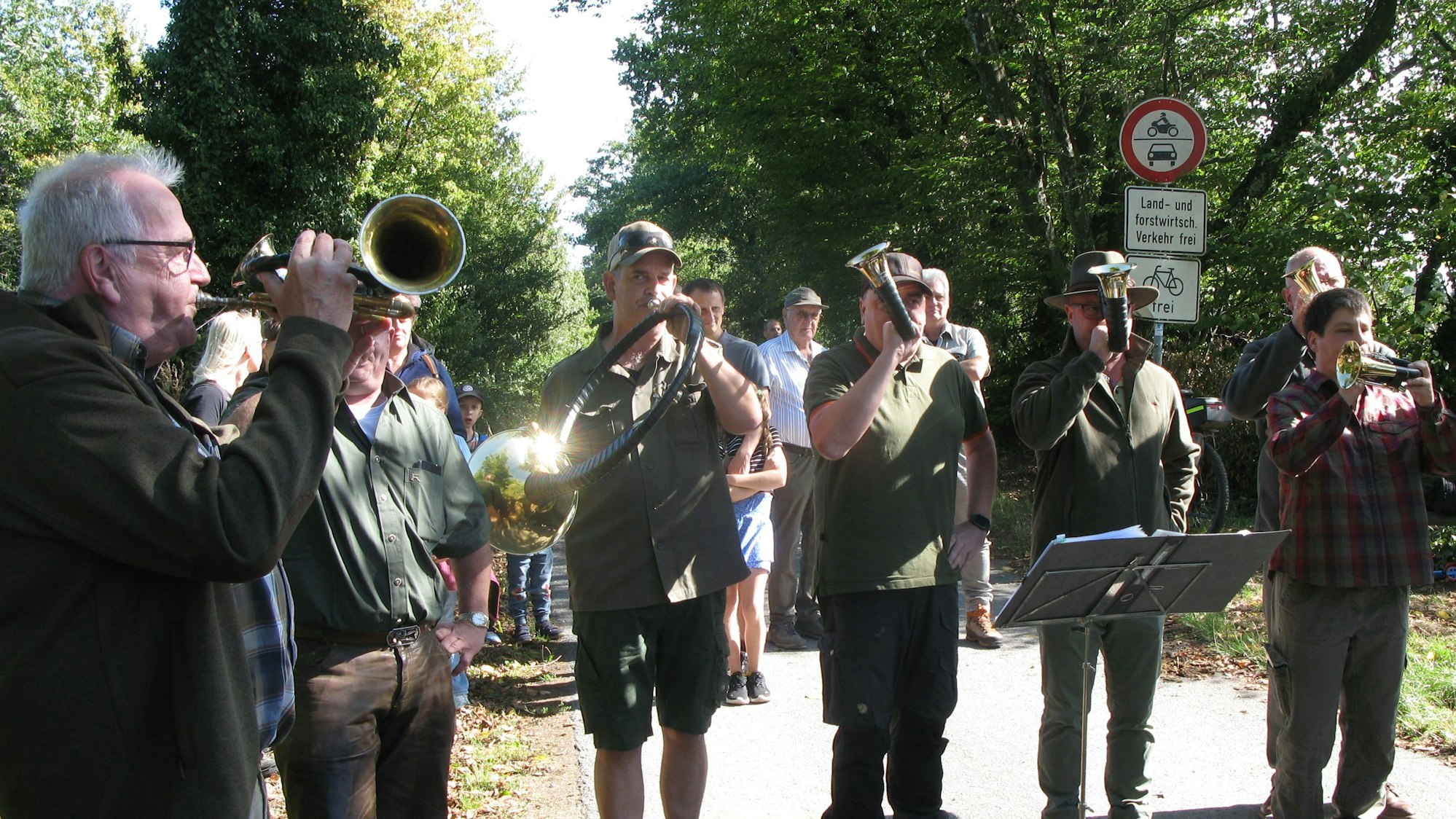 Die Bläsergruppe des Hegerings Hennef sorgte für die passende musikalische Note beim Hennefer Waldtag.