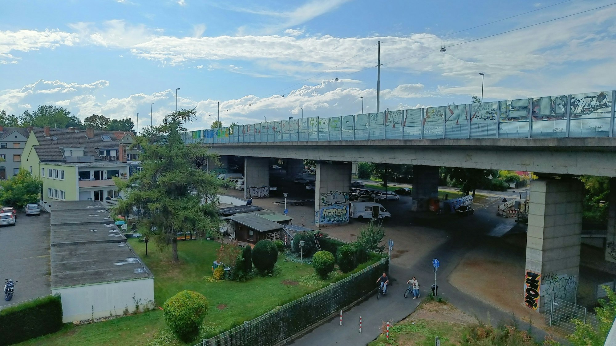 Voraussichtlich ab Mitte Januar wird die Bonner Nordbrücken für Lkw über 7,5 Tonnen Gewicht gesperrt.