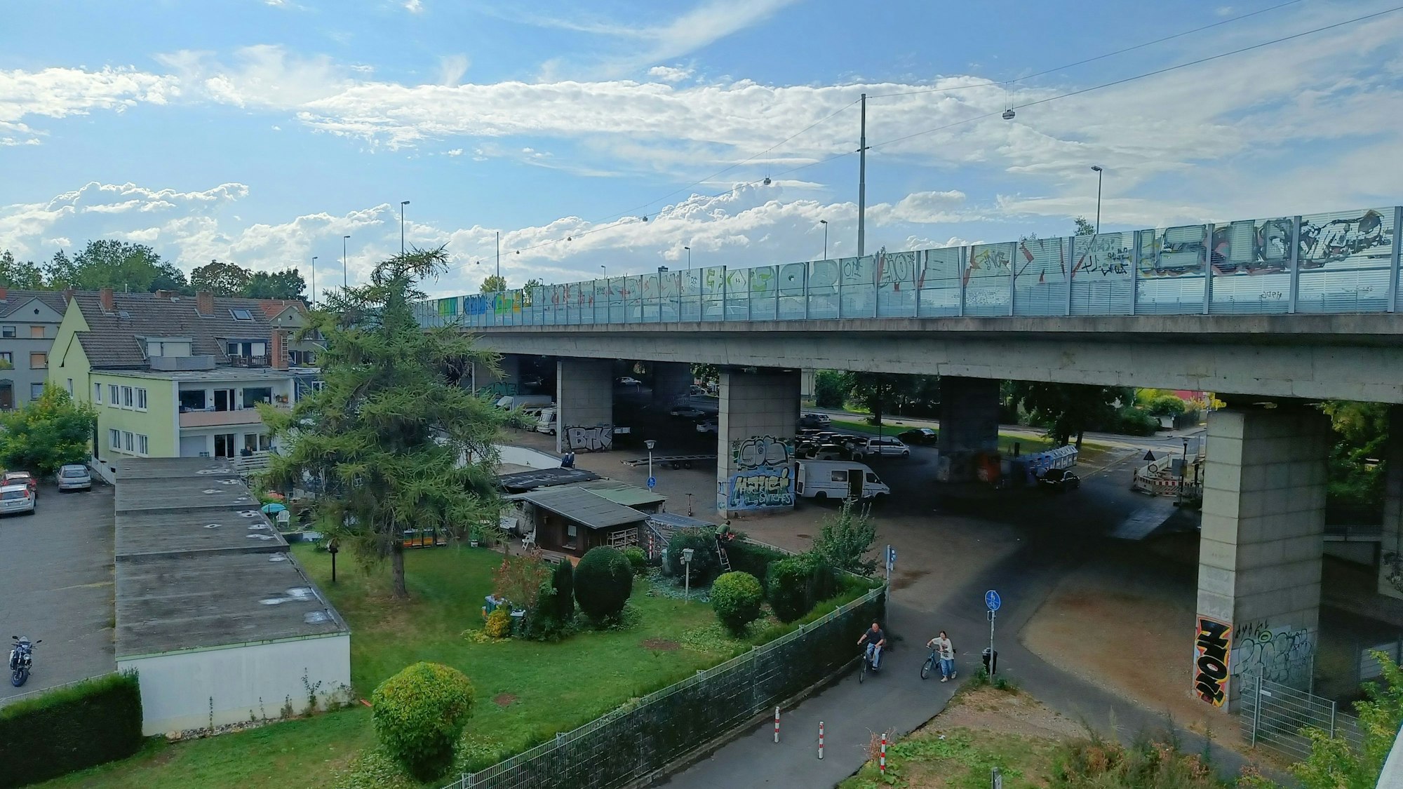 Voraussichtlich ab Mitte Januar wird die Bonner Nordbrücken für Lkw über 7,5 Tonnen Gewicht gesperrt.