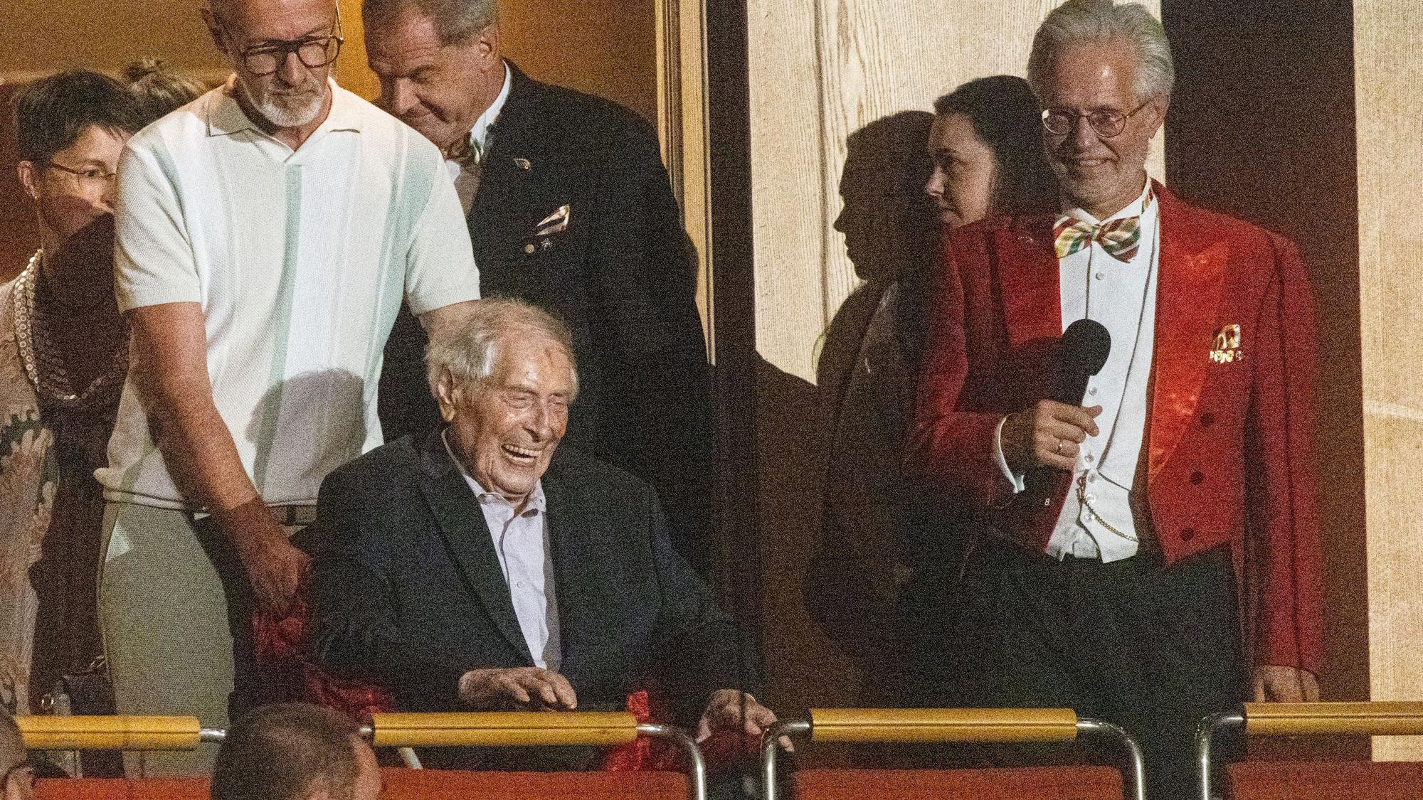 Ludwig Sebus konnte wegen eines Sturzes nur kurz vorbeischauen.