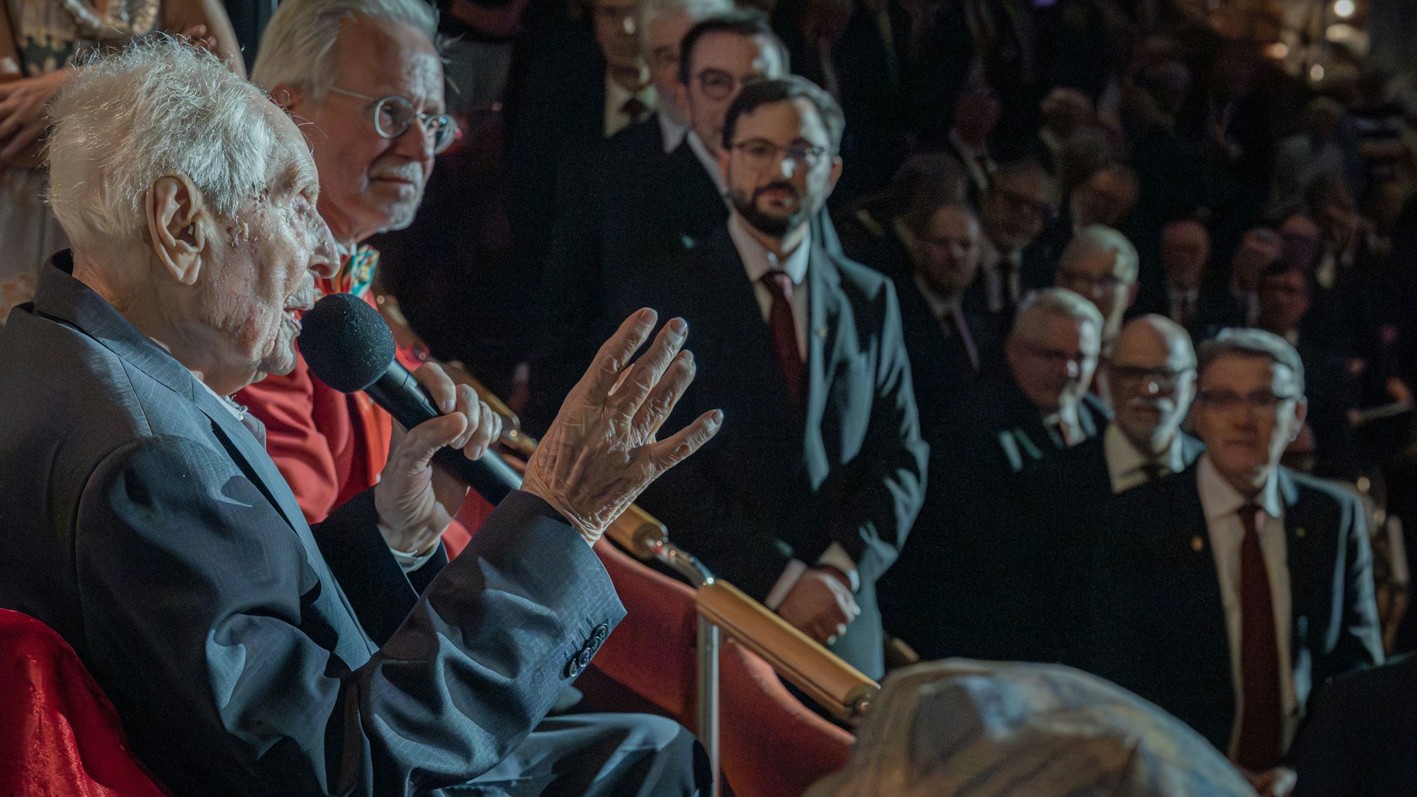 Herzlichen Dank richtete der Jubilar sichtlich gerührt an Künstler und Gäste.