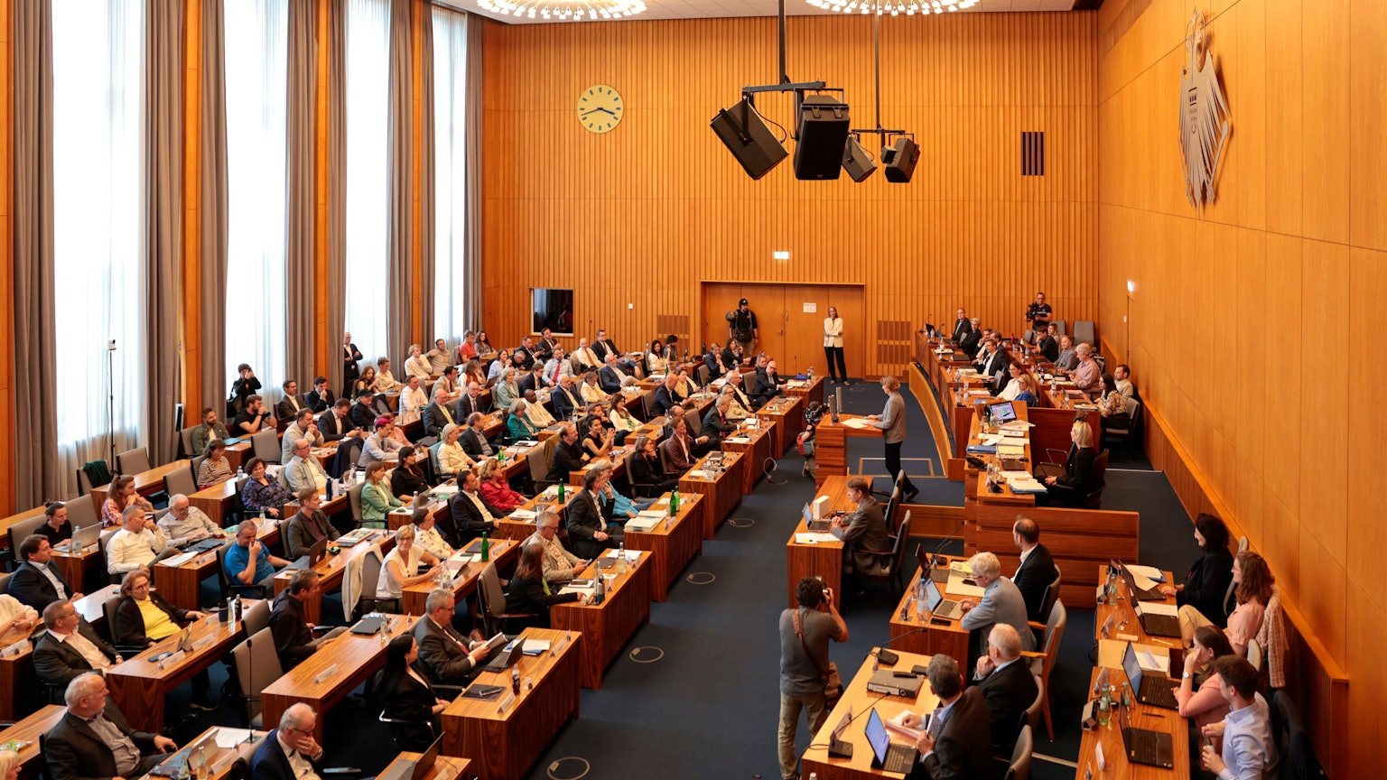 Die letzte Ratssitzung des Kölner Stadtrats vor der Kommunalwahl. Die Sitzung ist die 44. und letzte der laufenden Ratsperiode unter der Leitung von Oberbürgermeisterin Henriette Reker.